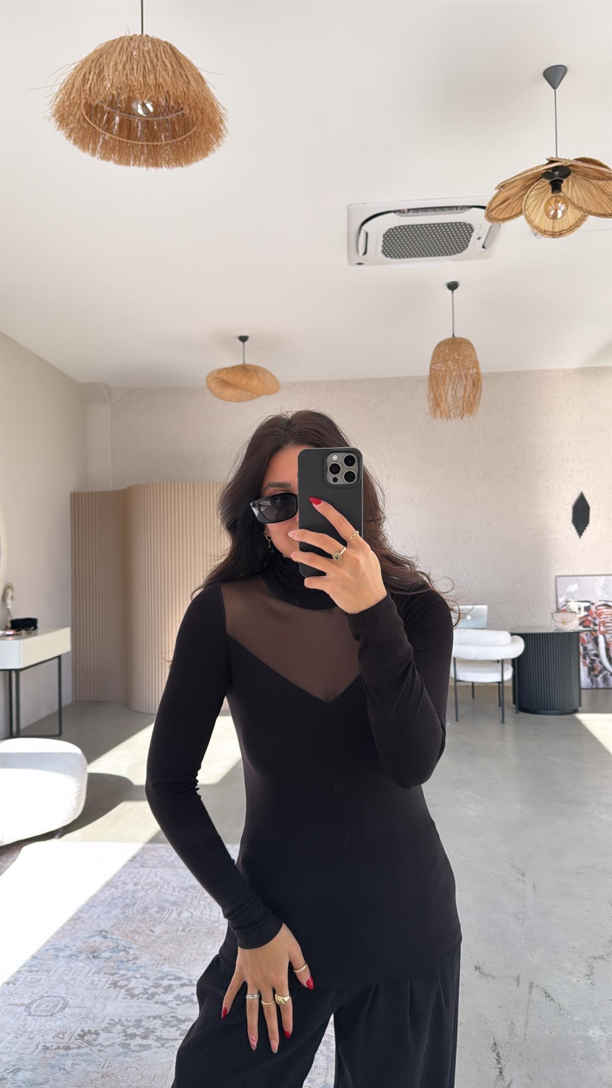 Siyah Tül Detaylı Bluz