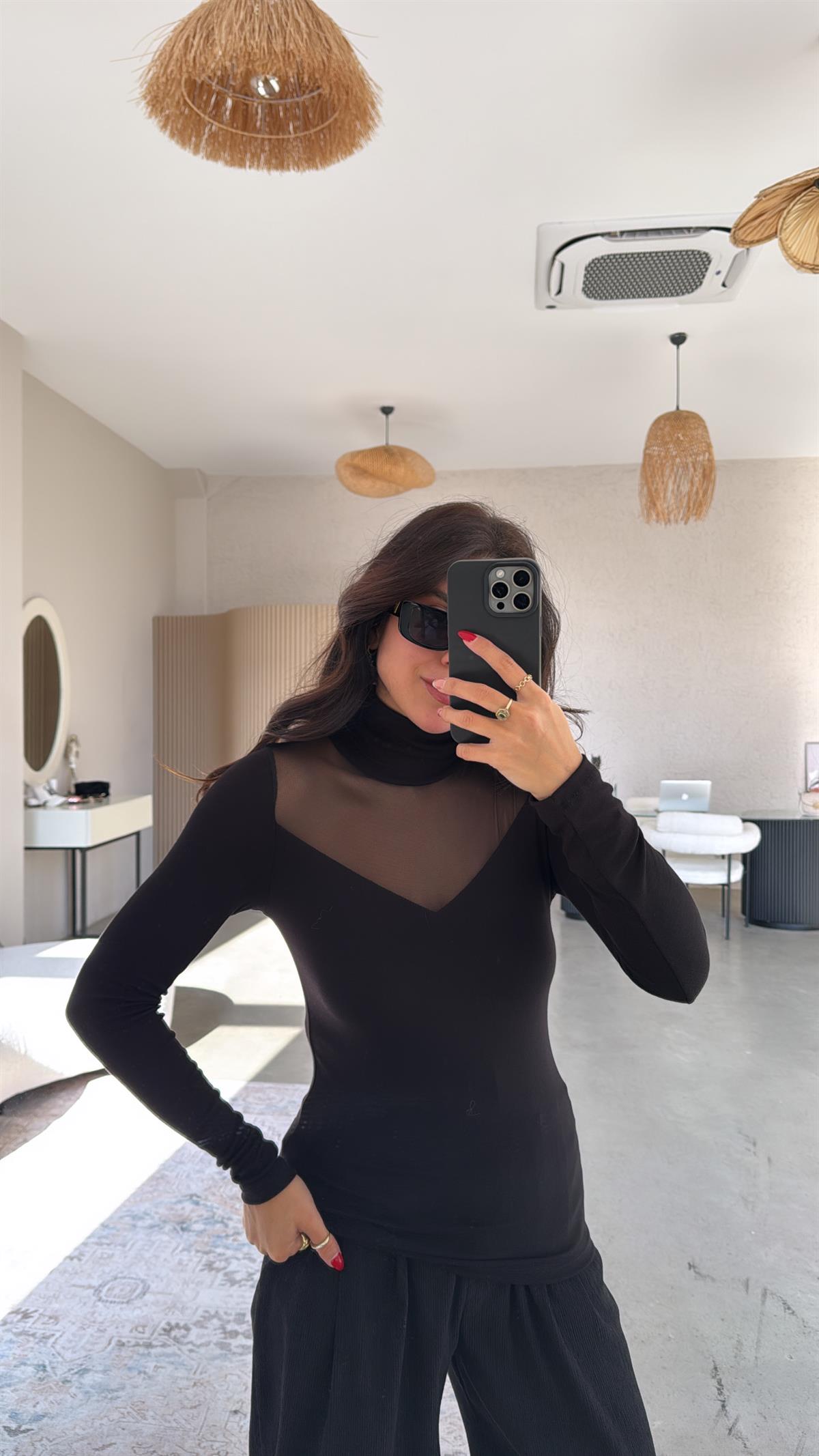 Siyah Tül Detaylı Bluz