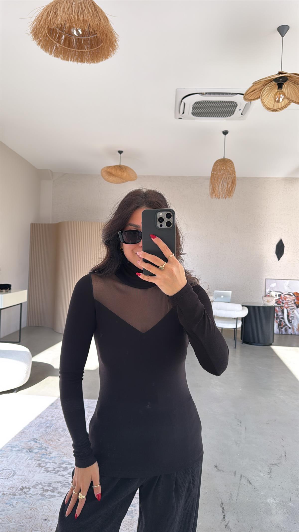 Siyah Tül Detaylı Bluz