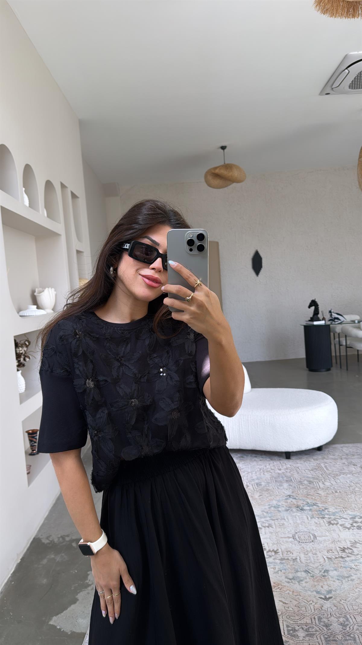 Siyah Tüllü Çiçek Kabartmalı Tshirt