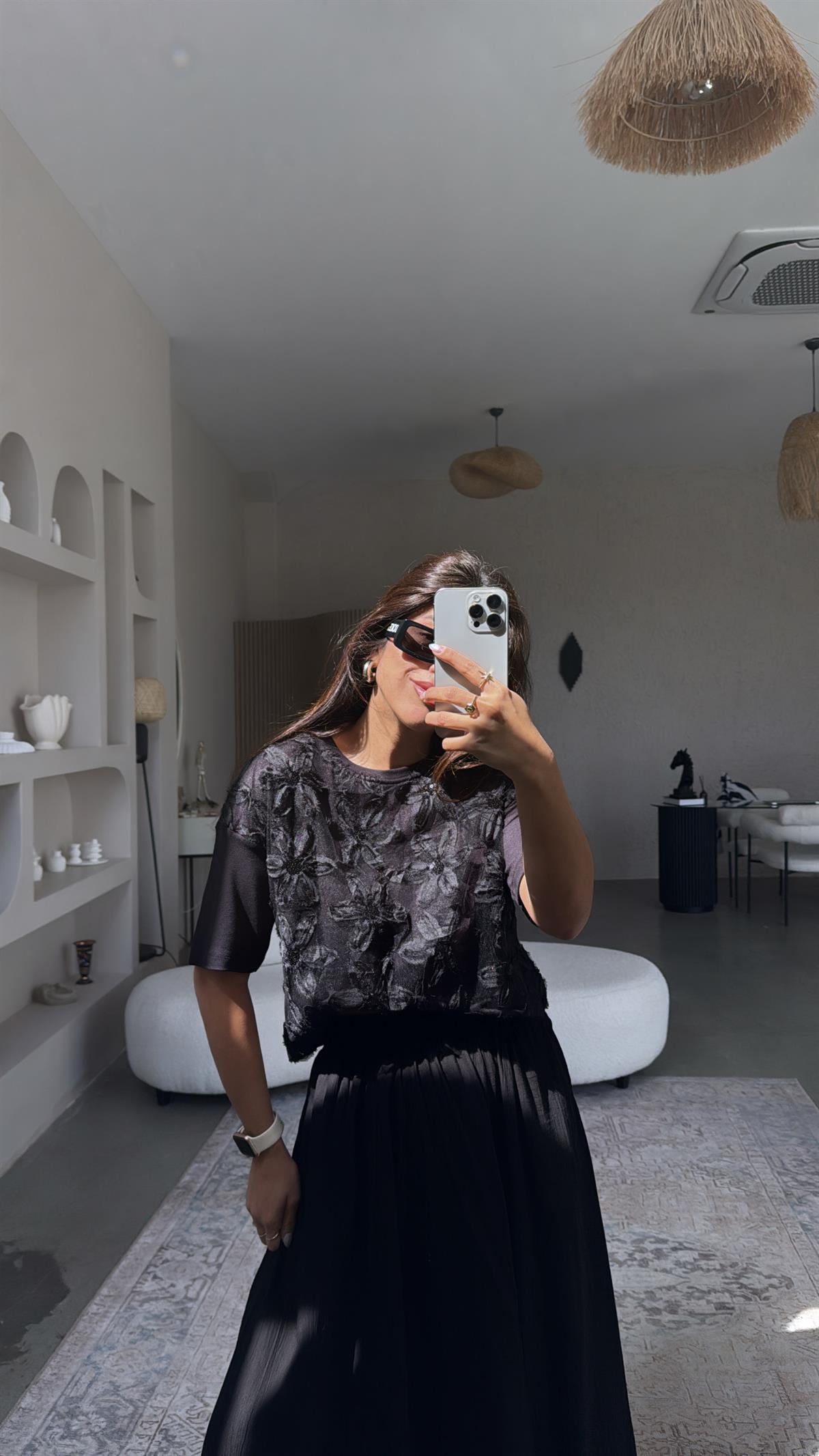 Siyah Tüllü Çiçek Kabartmalı Tshirt