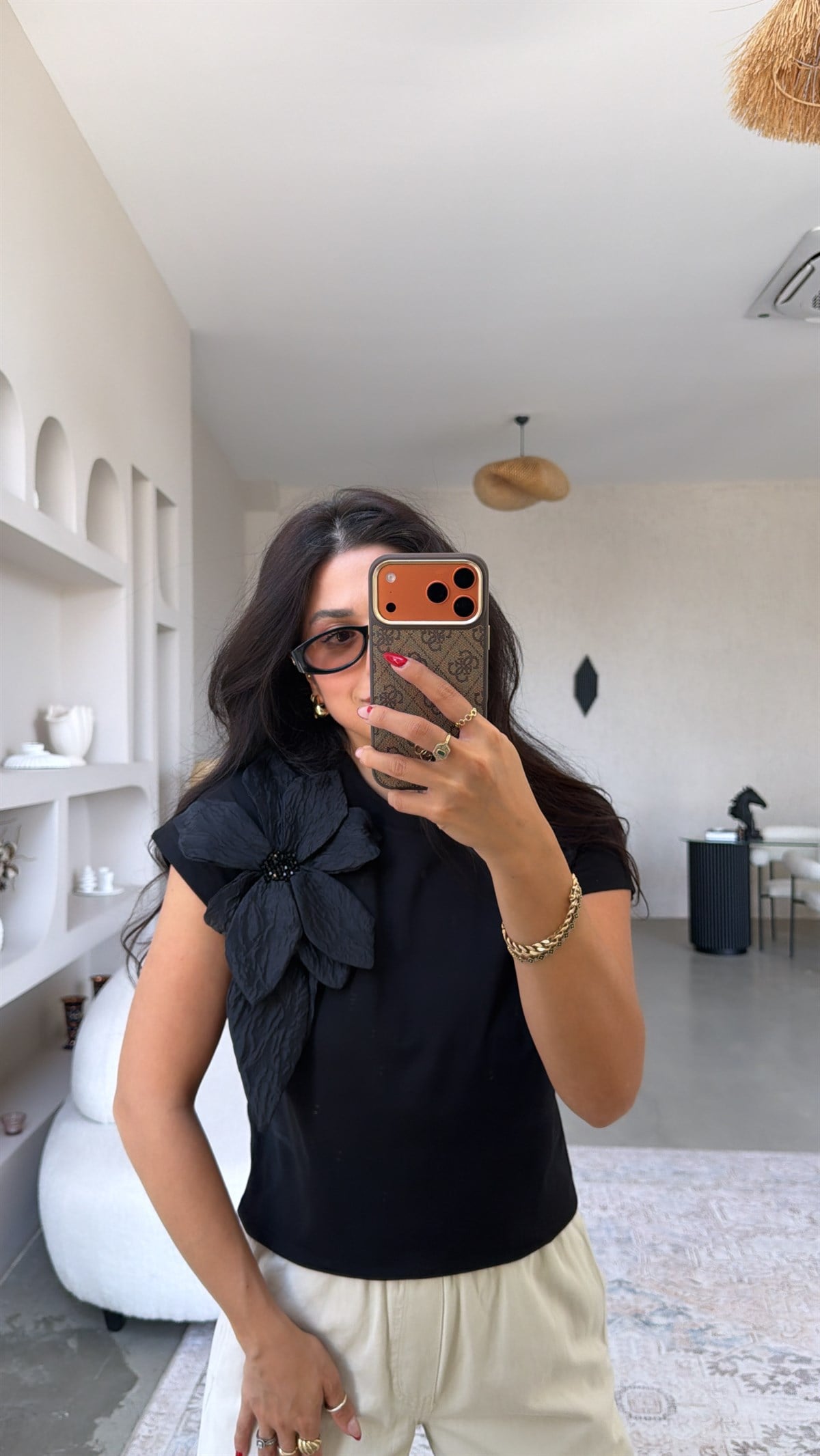 Siyah Üç Boyutlu Çiçekli Kristal Taşlı Tshirt