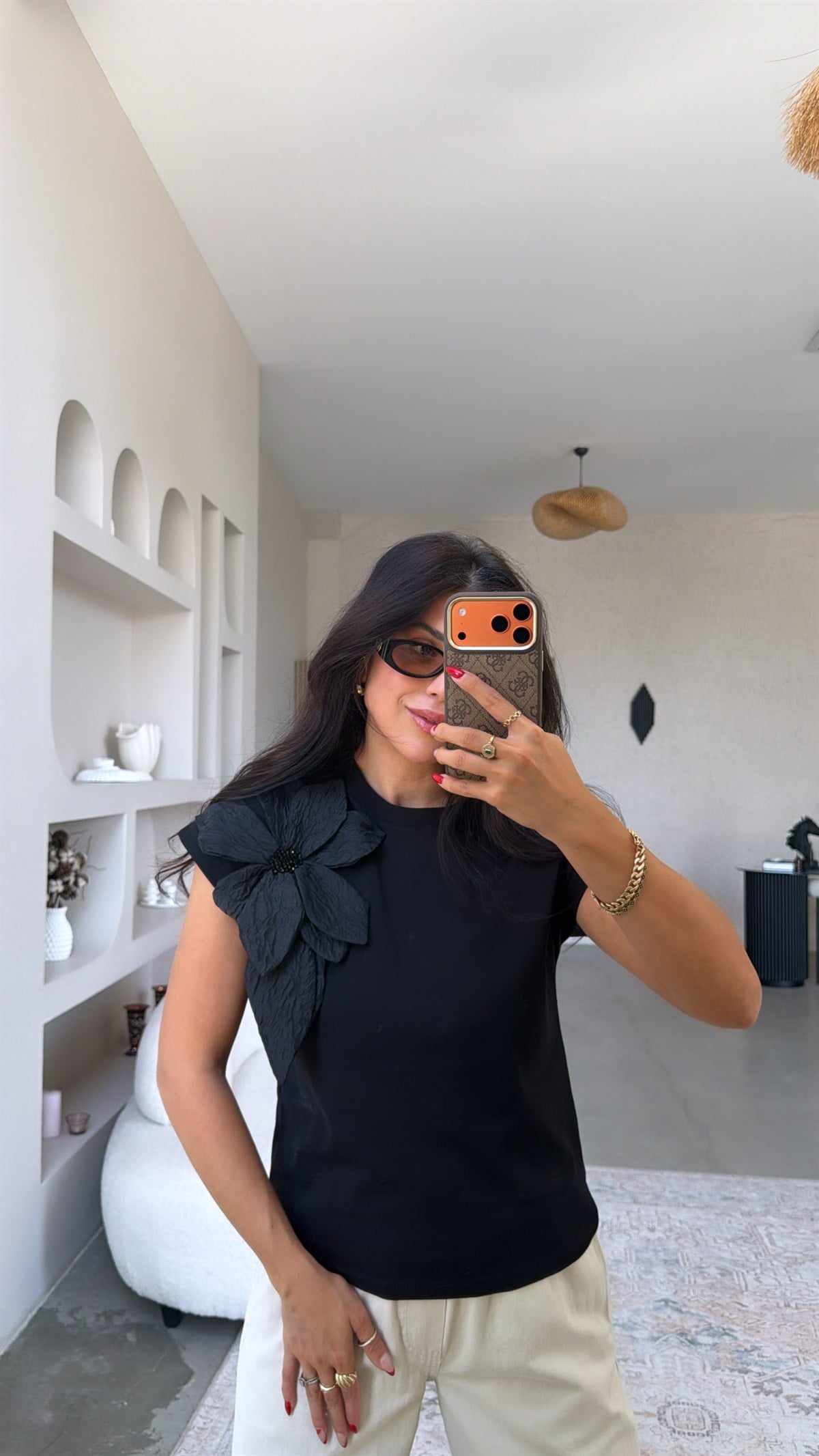 Siyah Üç Boyutlu Çiçekli Kristal Taşlı Tshirt
