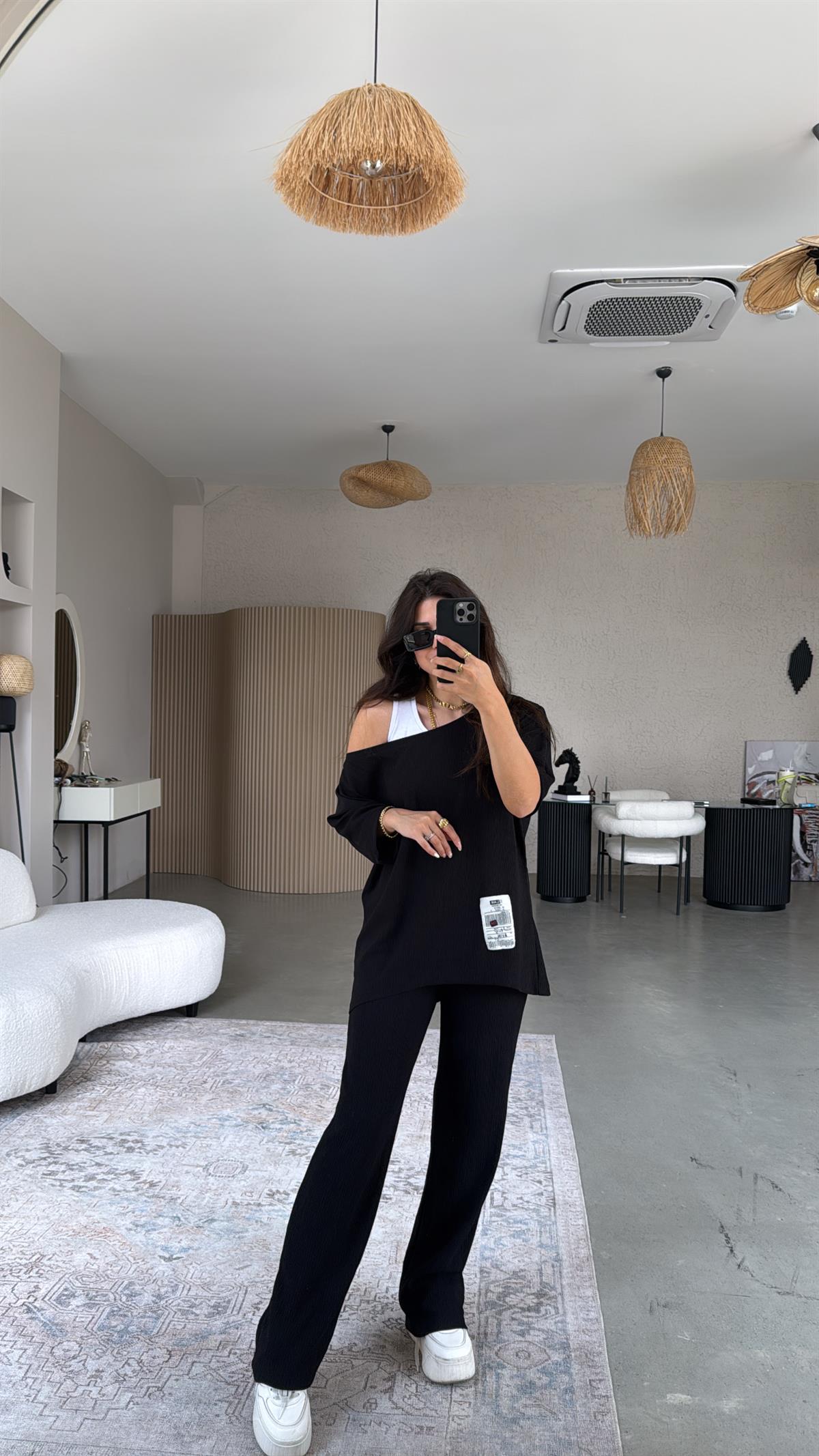 Siyah Üçlü Takım