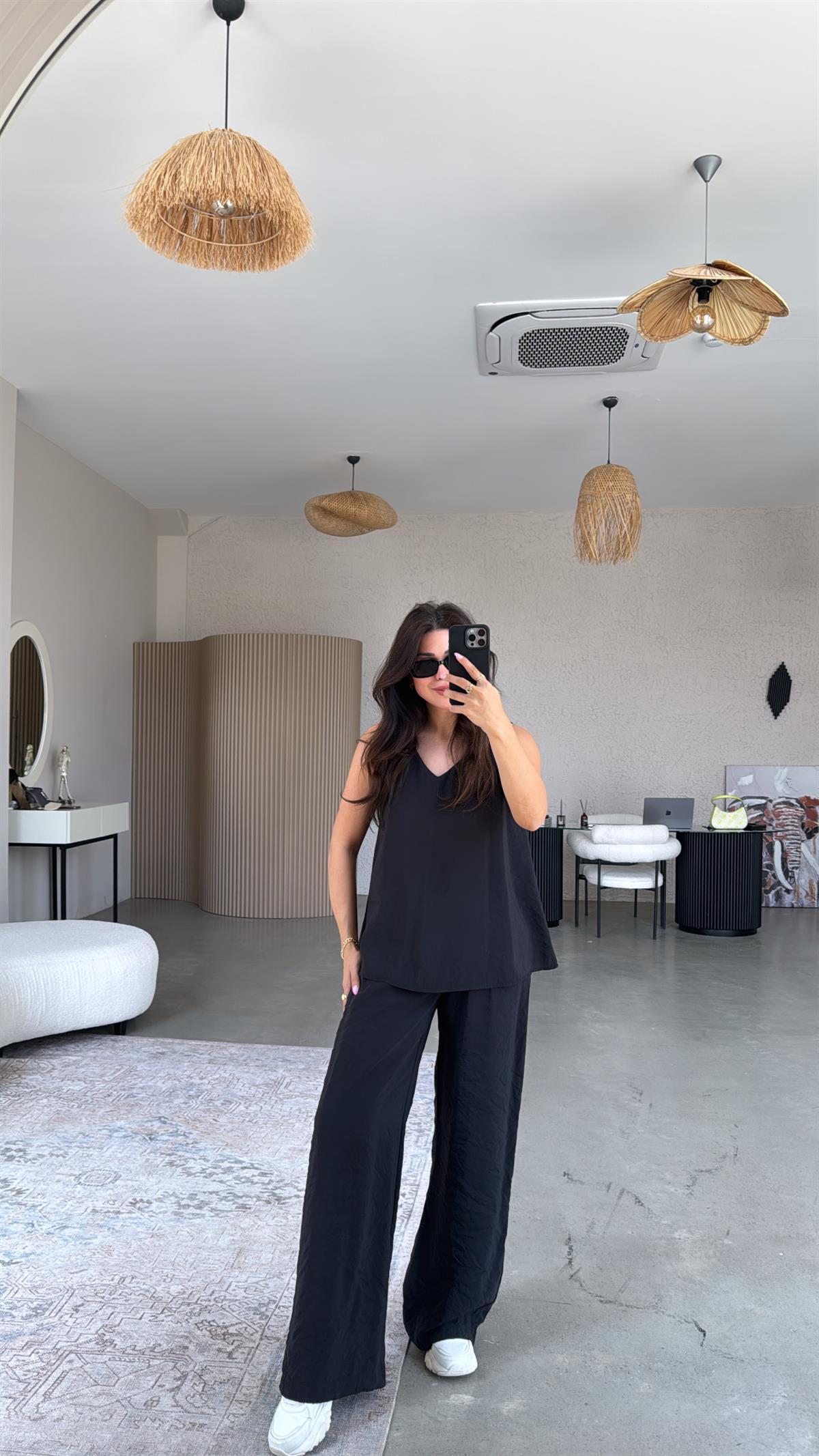 Siyah V Yaka Bol Paça Takım