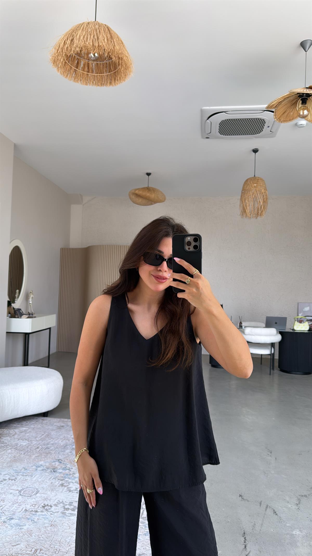 Siyah V Yaka Bol Paça Takım