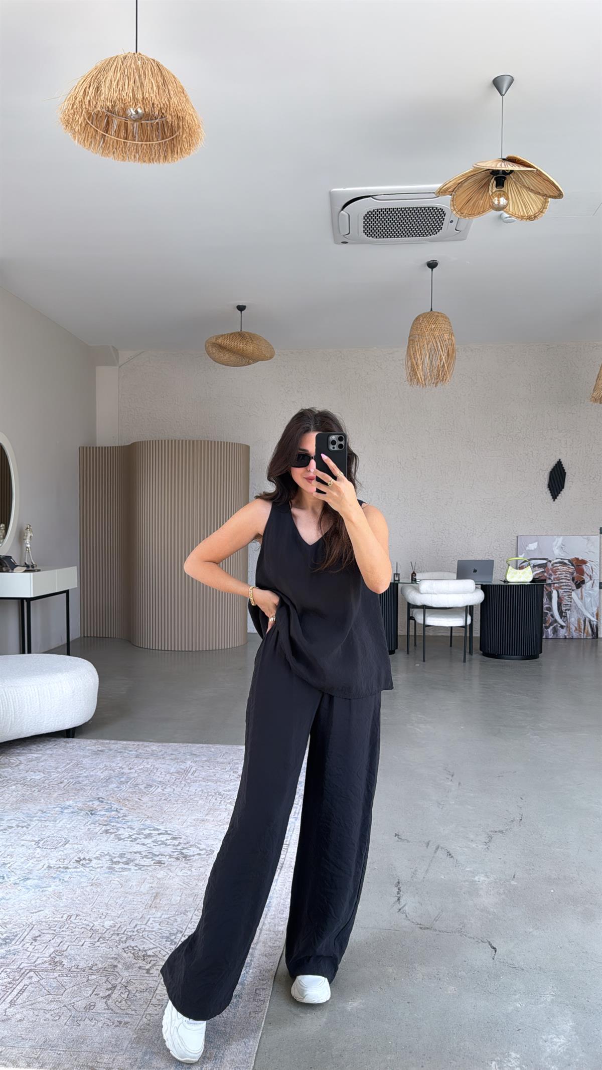 Siyah V Yaka Bol Paça Takım