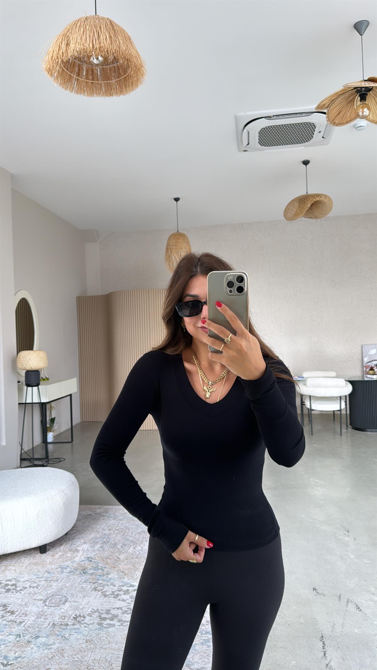 Siyah V Yaka İthal Kumaş Body