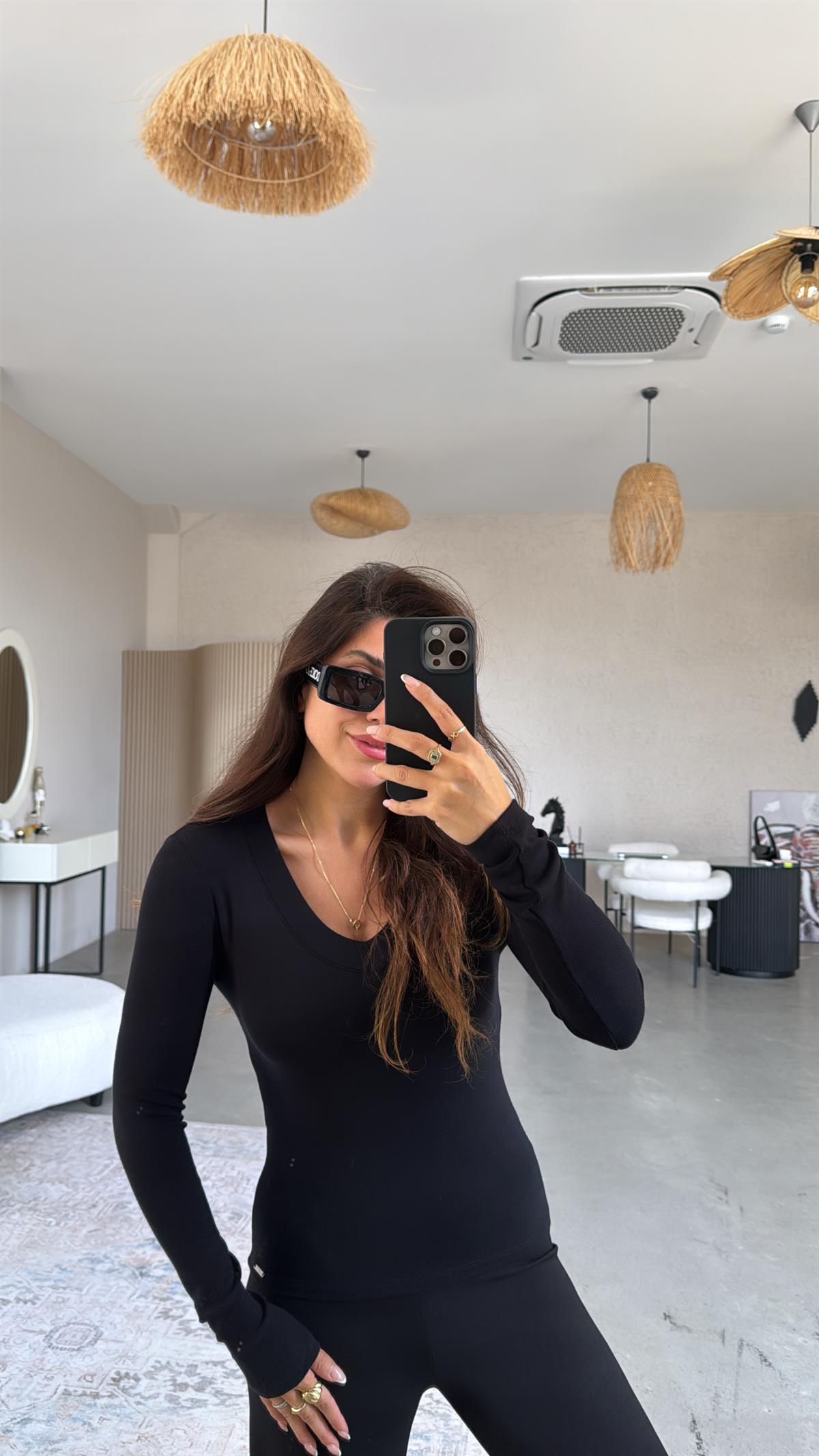 Siyah V Yaka İthal Kumaş Body