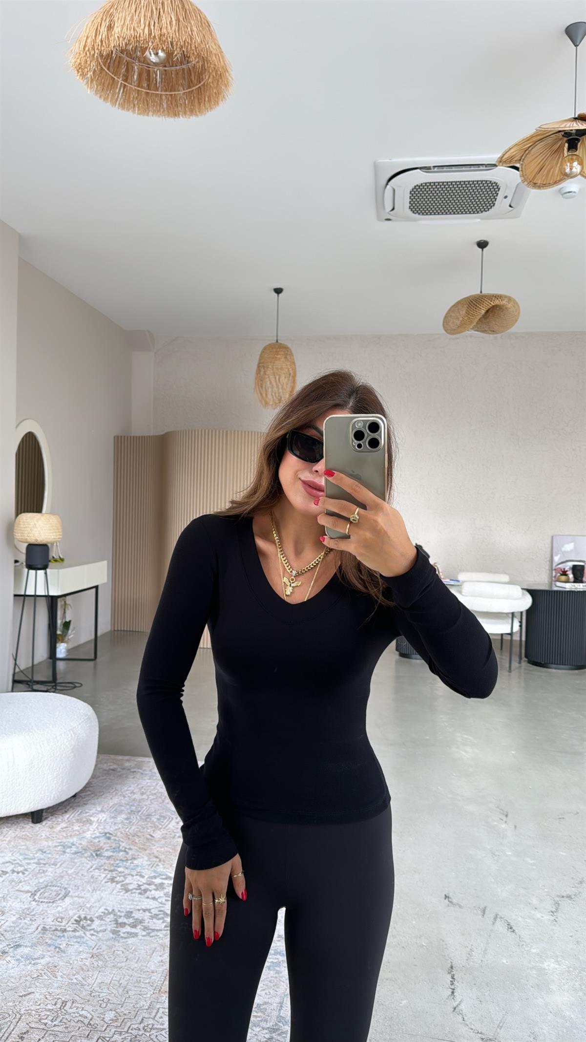 Siyah V Yaka İthal Kumaş Body