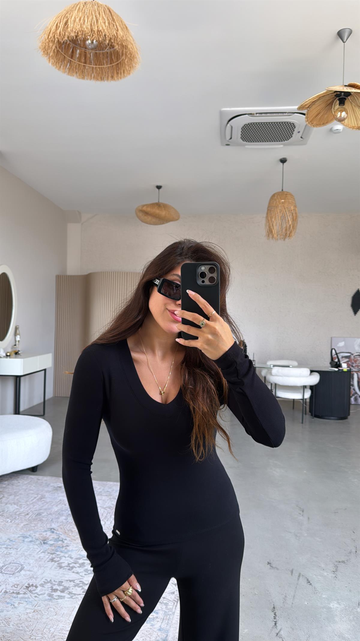 Siyah V Yaka İthal Kumaş Body