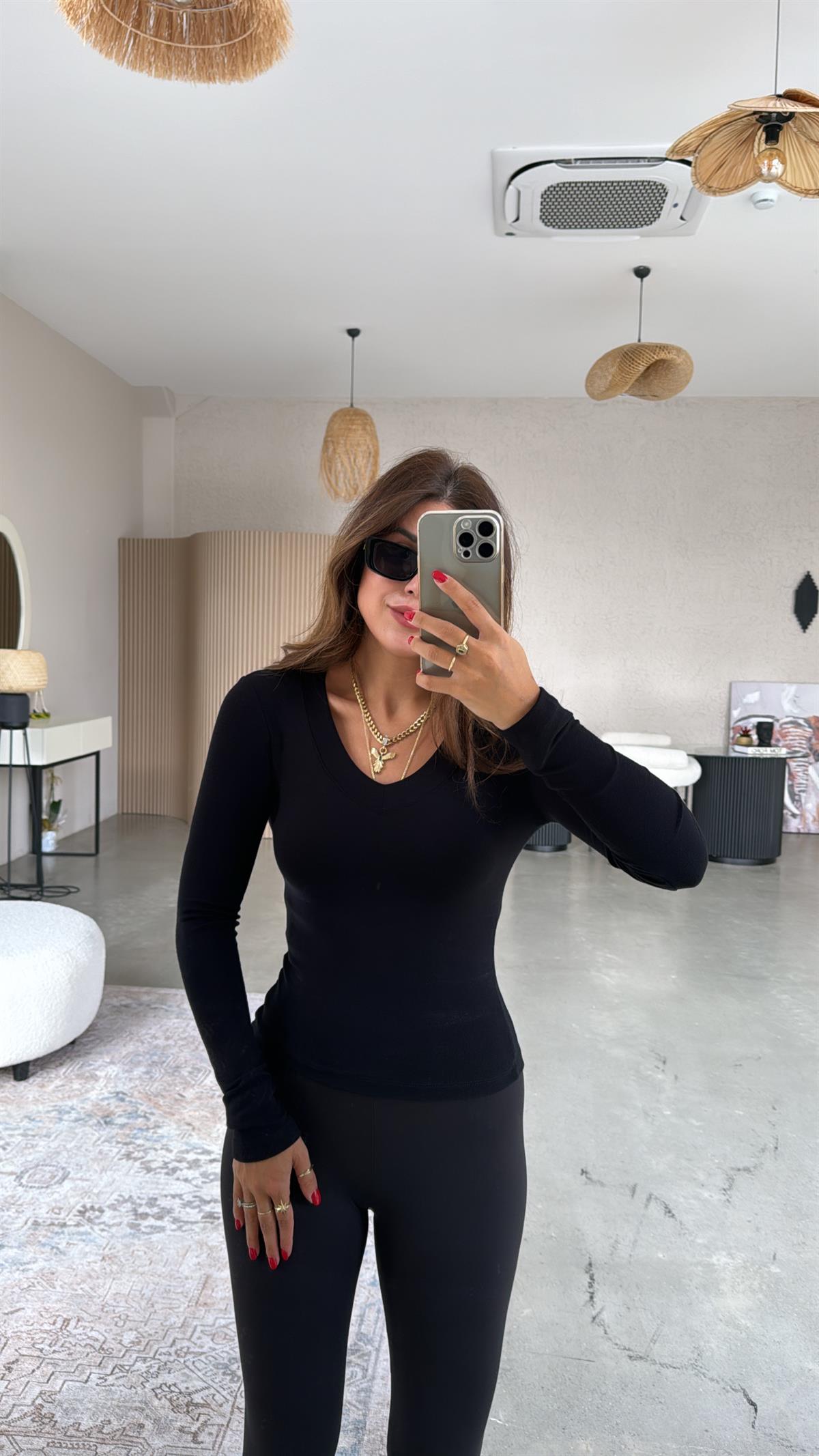 Siyah V Yaka İthal Kumaş Body