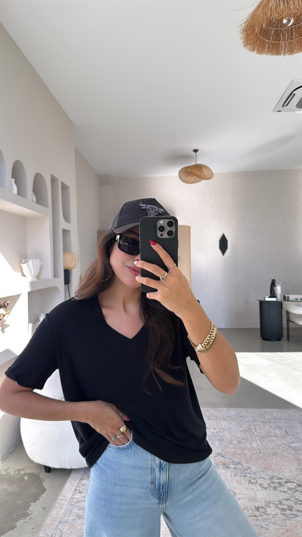 Siyah V Yaka İthal Kumaş Kısa Kol Basic Tshirt