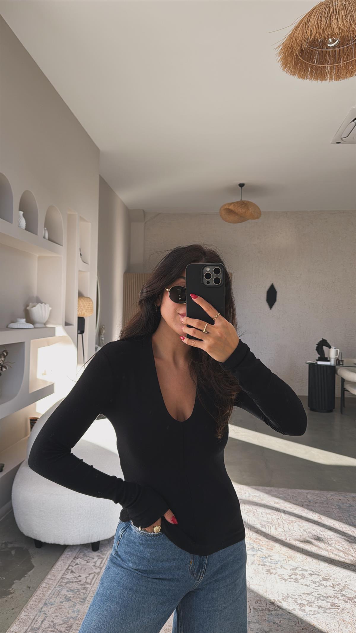 Siyah V Yaka Yarım Astarlı İthal Kumaş Bluz