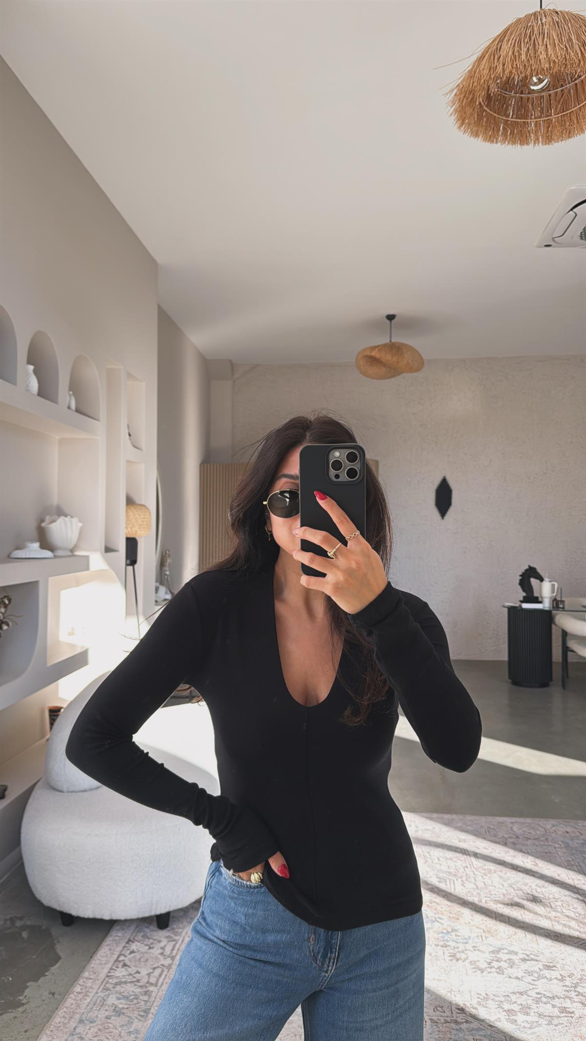 Siyah V Yaka Yarım Astarlı İthal Kumaş Bluz