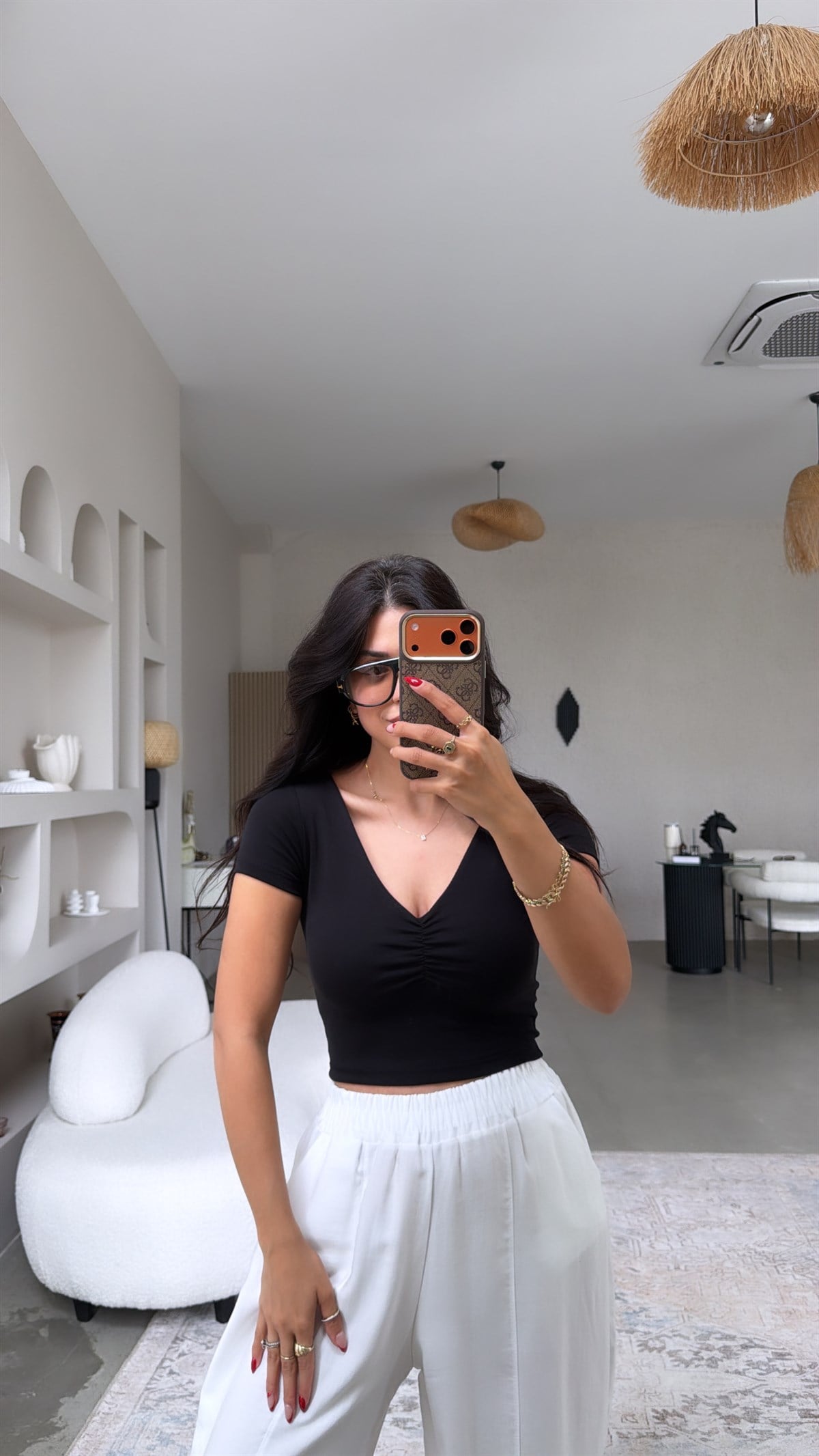 Siyah V Yakası Büzgülü Crop Pamuk Tshirt