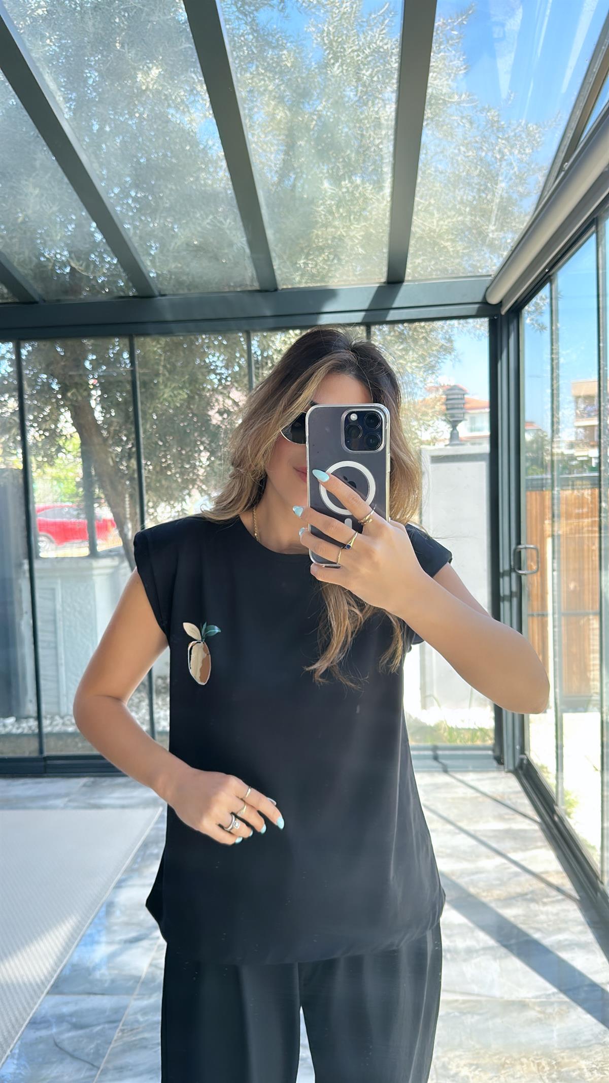 Siyah Vatkalı Şeftali Tshirt