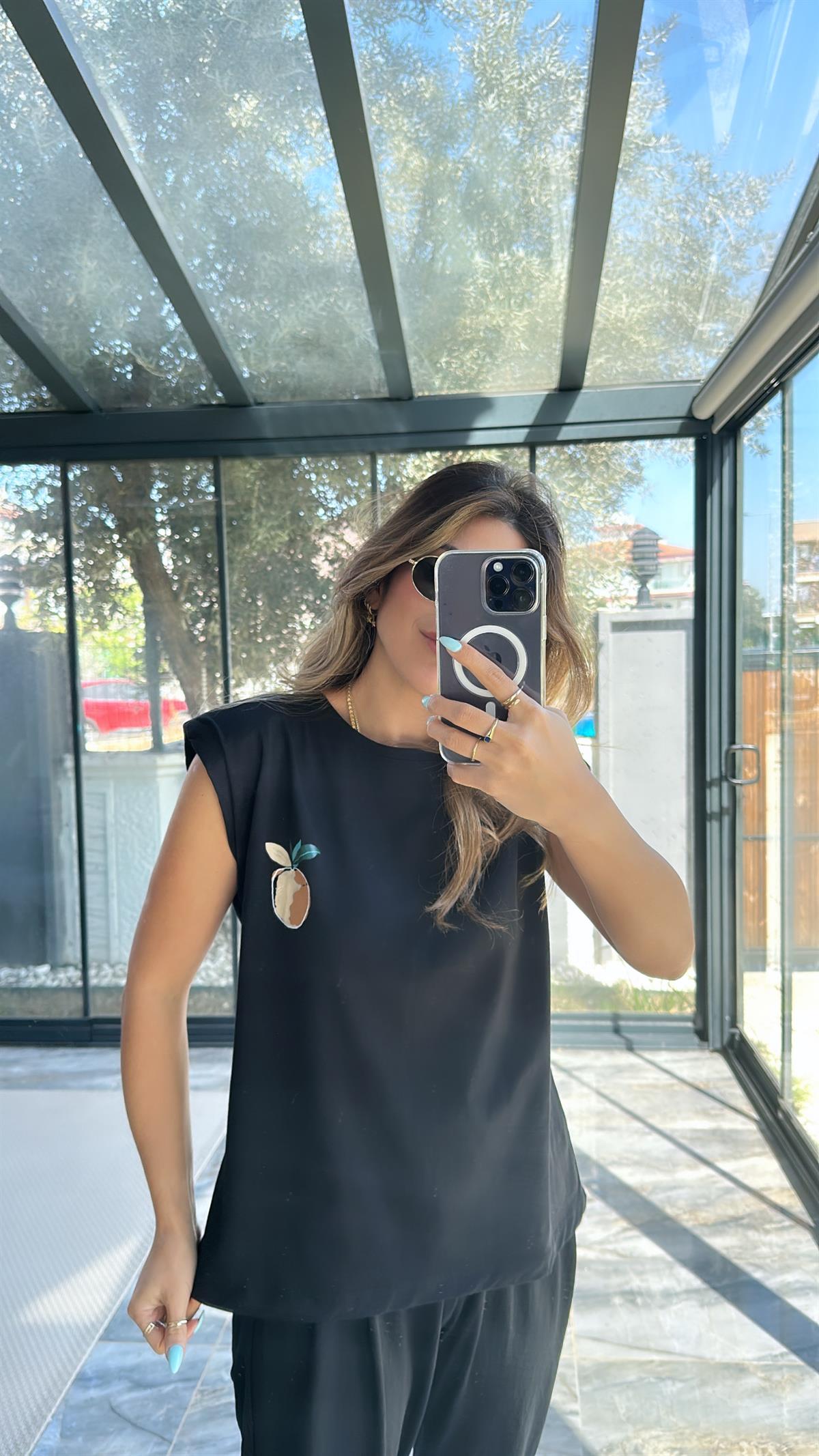 Siyah Vatkalı Şeftali Tshirt