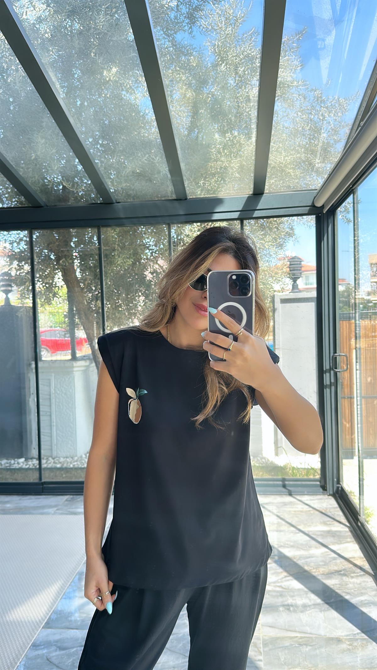 Siyah Vatkalı Şeftali Tshirt