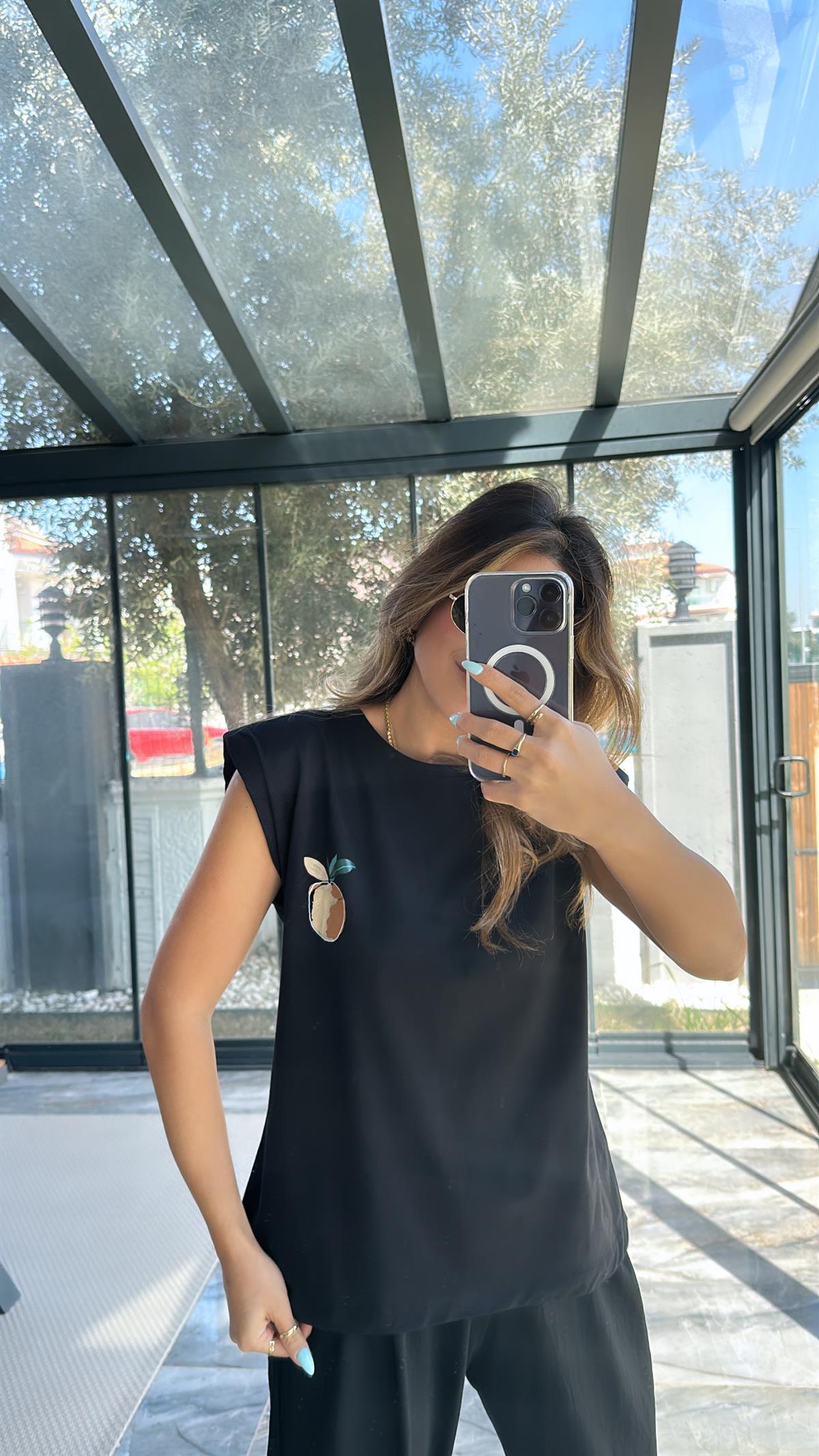 Siyah Vatkalı Şeftali Tshirt