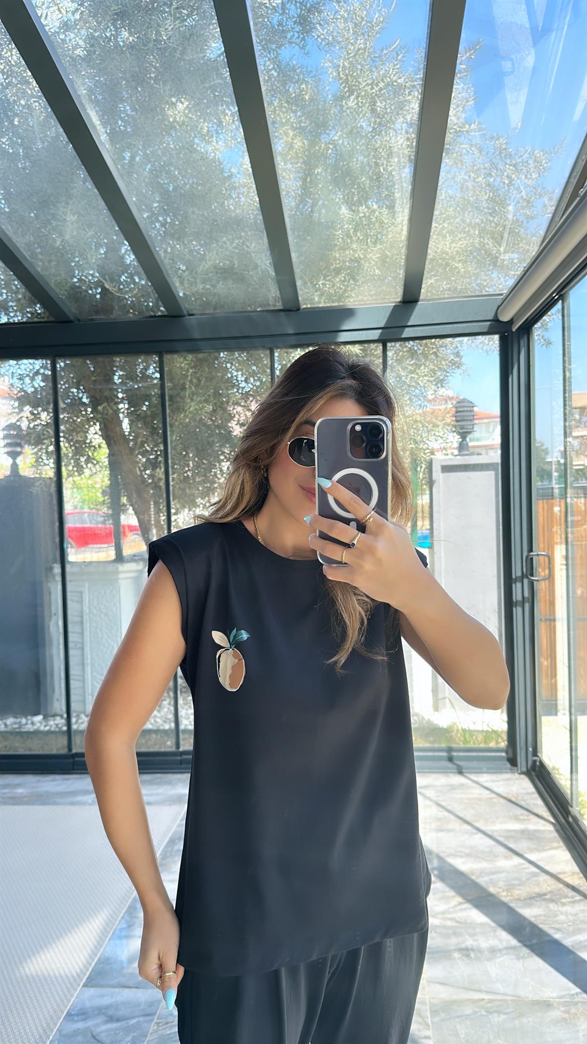 Siyah Vatkalı Şeftali Tshirt