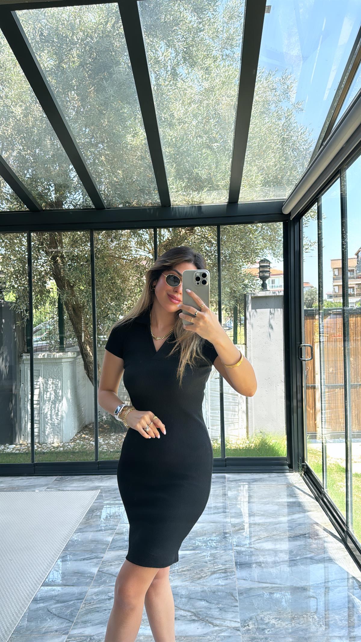 Siyah Yakalı Basic Elbise