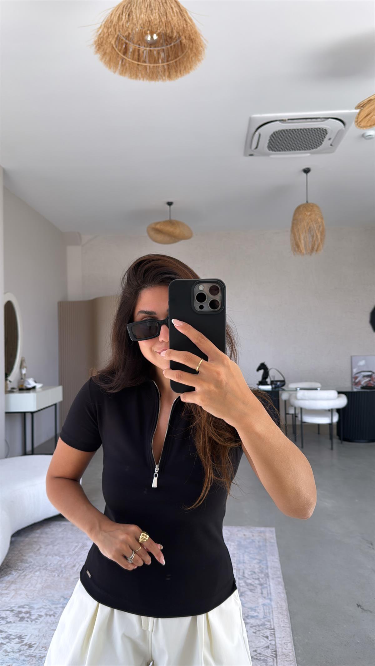 Siyah Yakalı Fermuarlı Basic Bluz