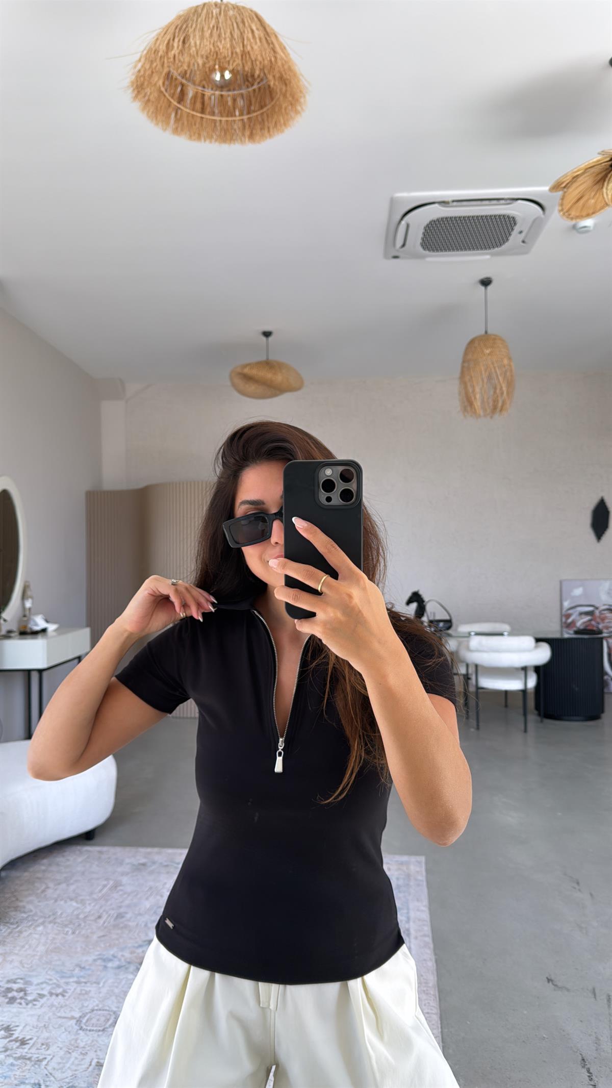 Siyah Yakalı Fermuarlı Basic Bluz