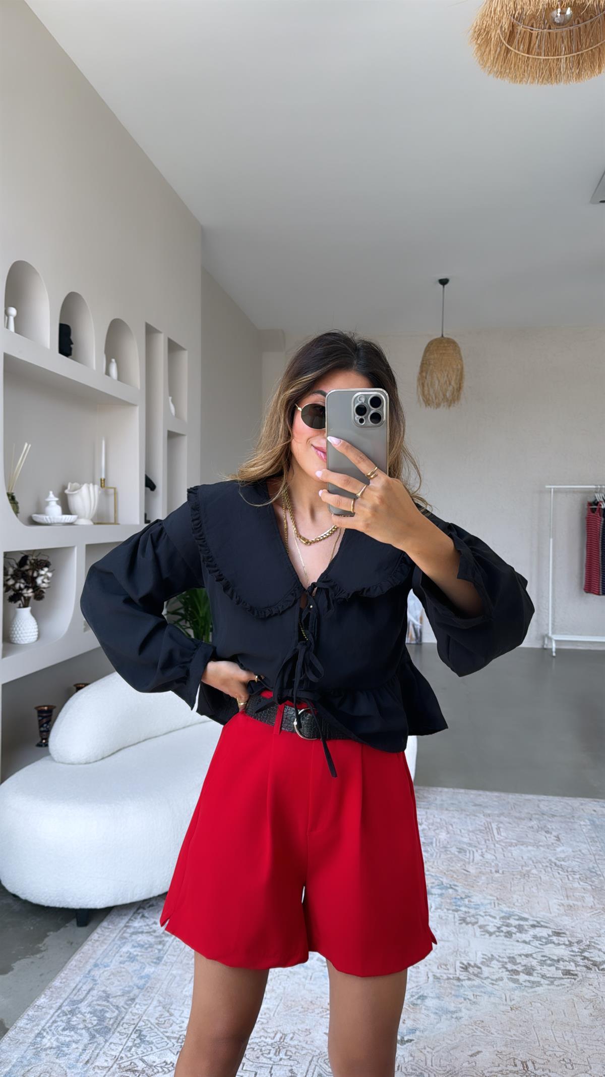 Siyah Yakalı Romantik Poplin Bluz