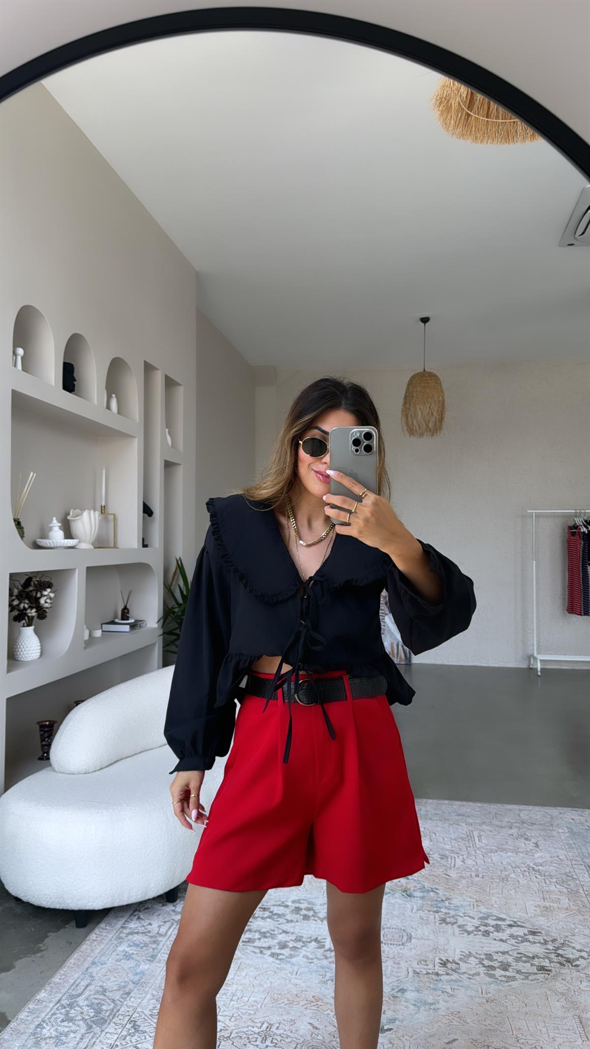 Siyah Yakalı Romantik Poplin Bluz