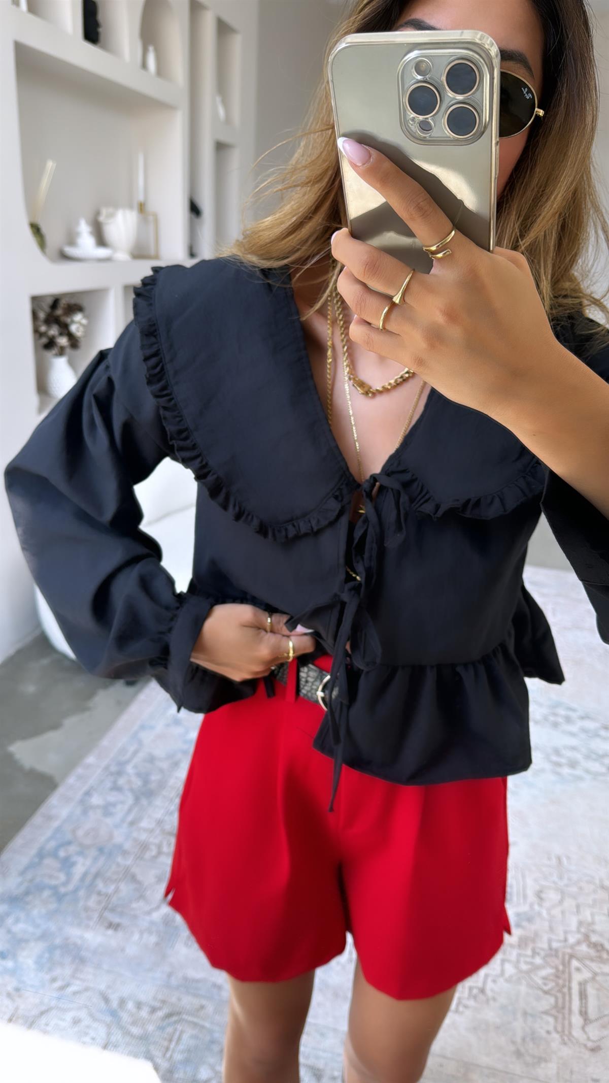 Siyah Yakalı Romantik Poplin Bluz