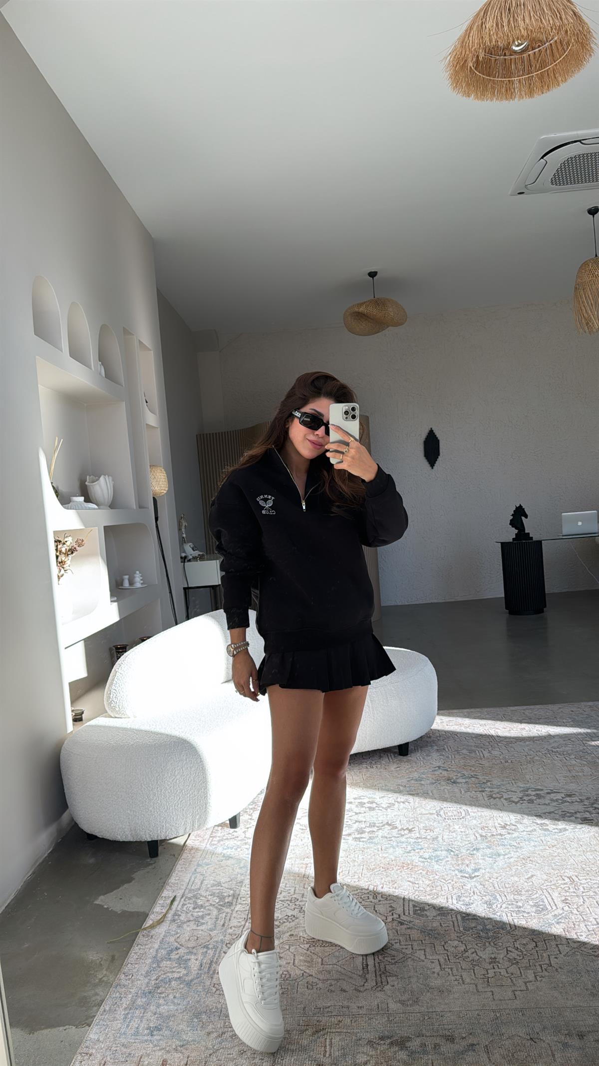 Siyah Yakası Fermuarlı Tenis Sweatshirt