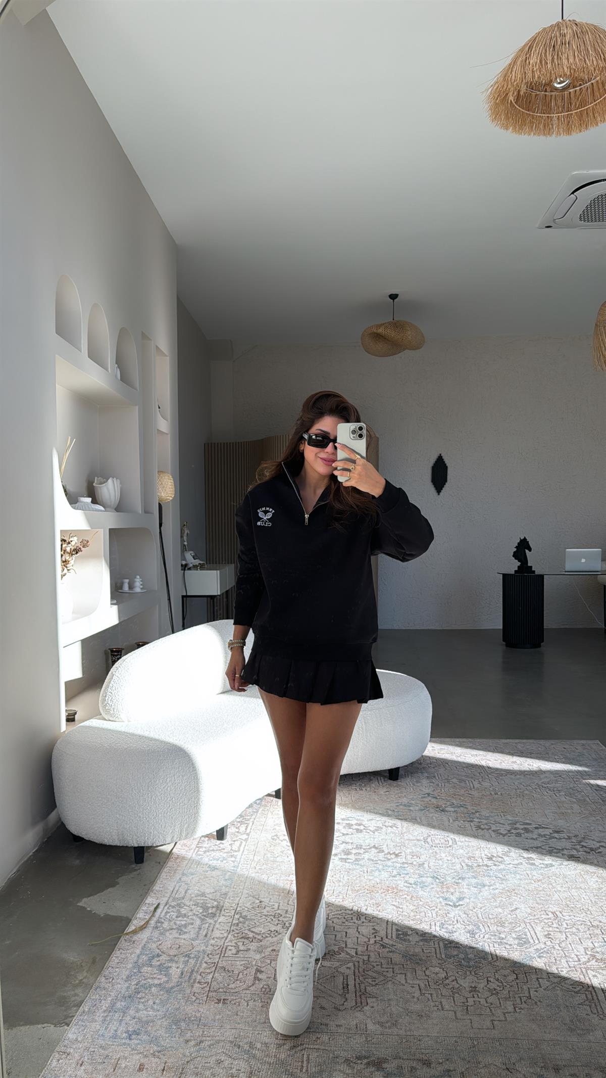 Siyah Yakası Fermuarlı Tenis Sweatshirt