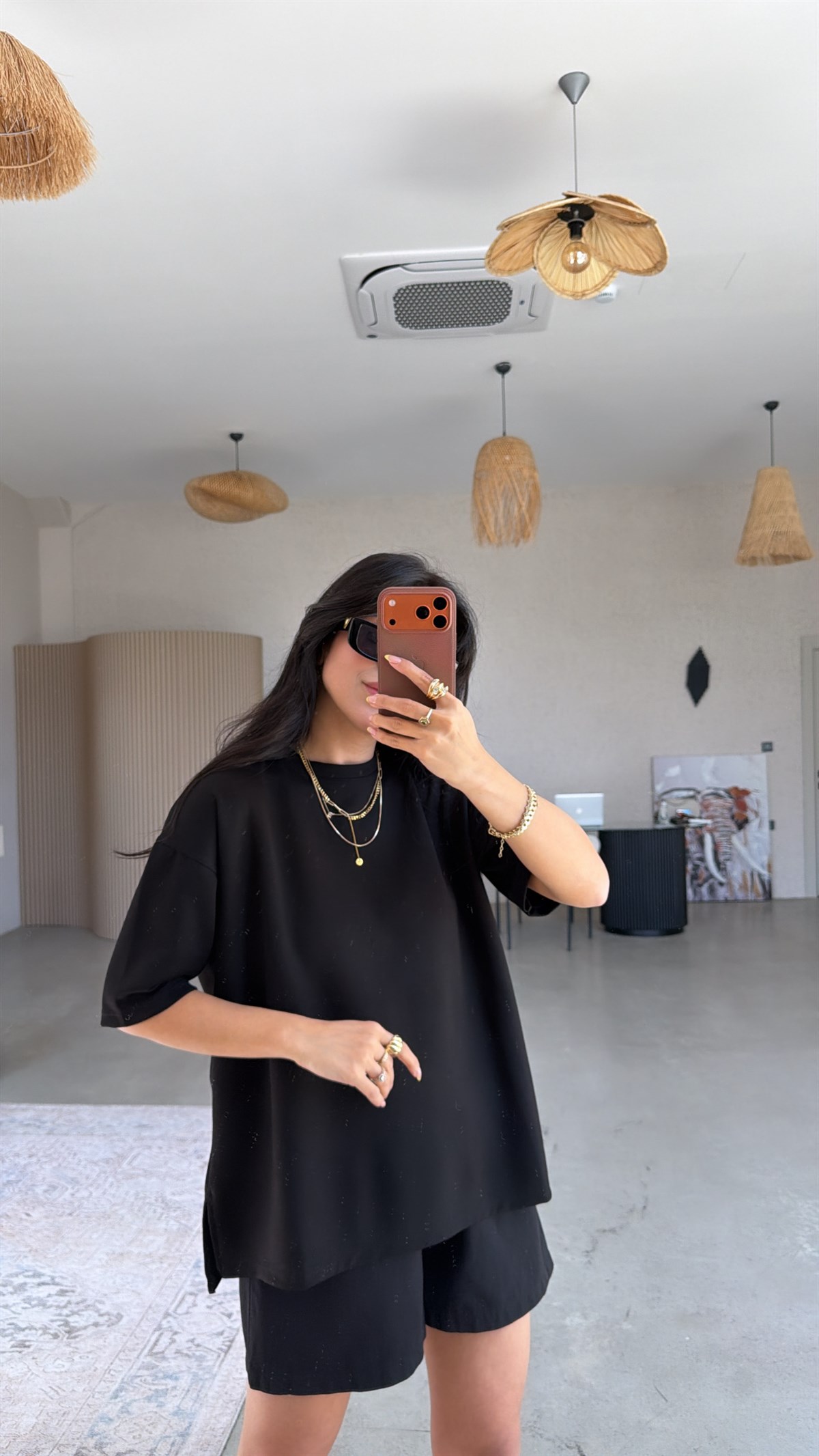 Siyah Yanı Minik Yırtmaçlı Oversize Modal Tshirt