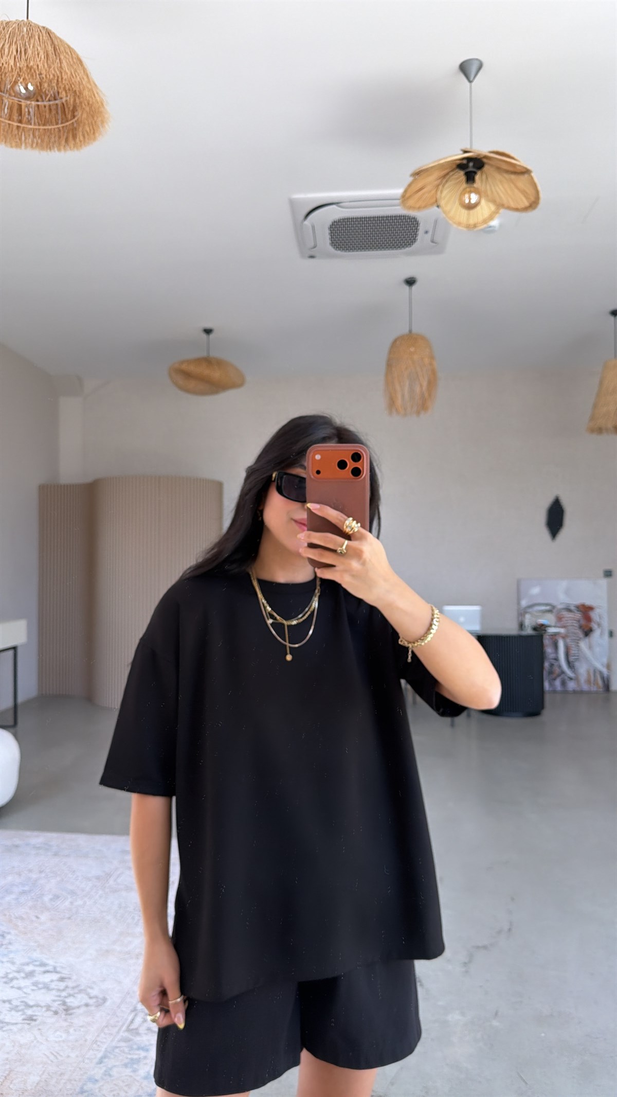 Siyah Yanı Minik Yırtmaçlı Oversize Modal Tshirt