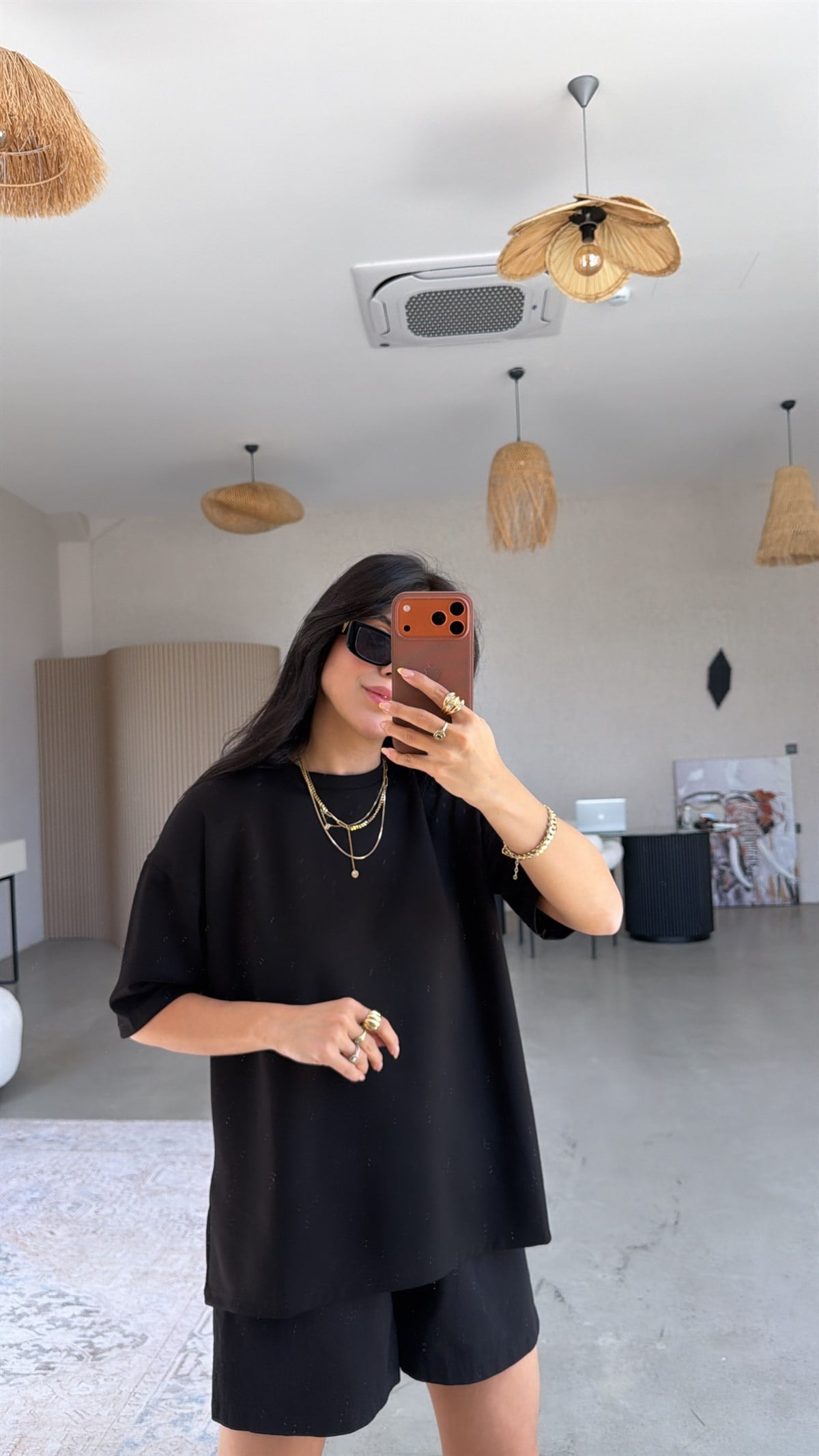 Siyah Yanı Minik Yırtmaçlı Oversize Modal Tshirt