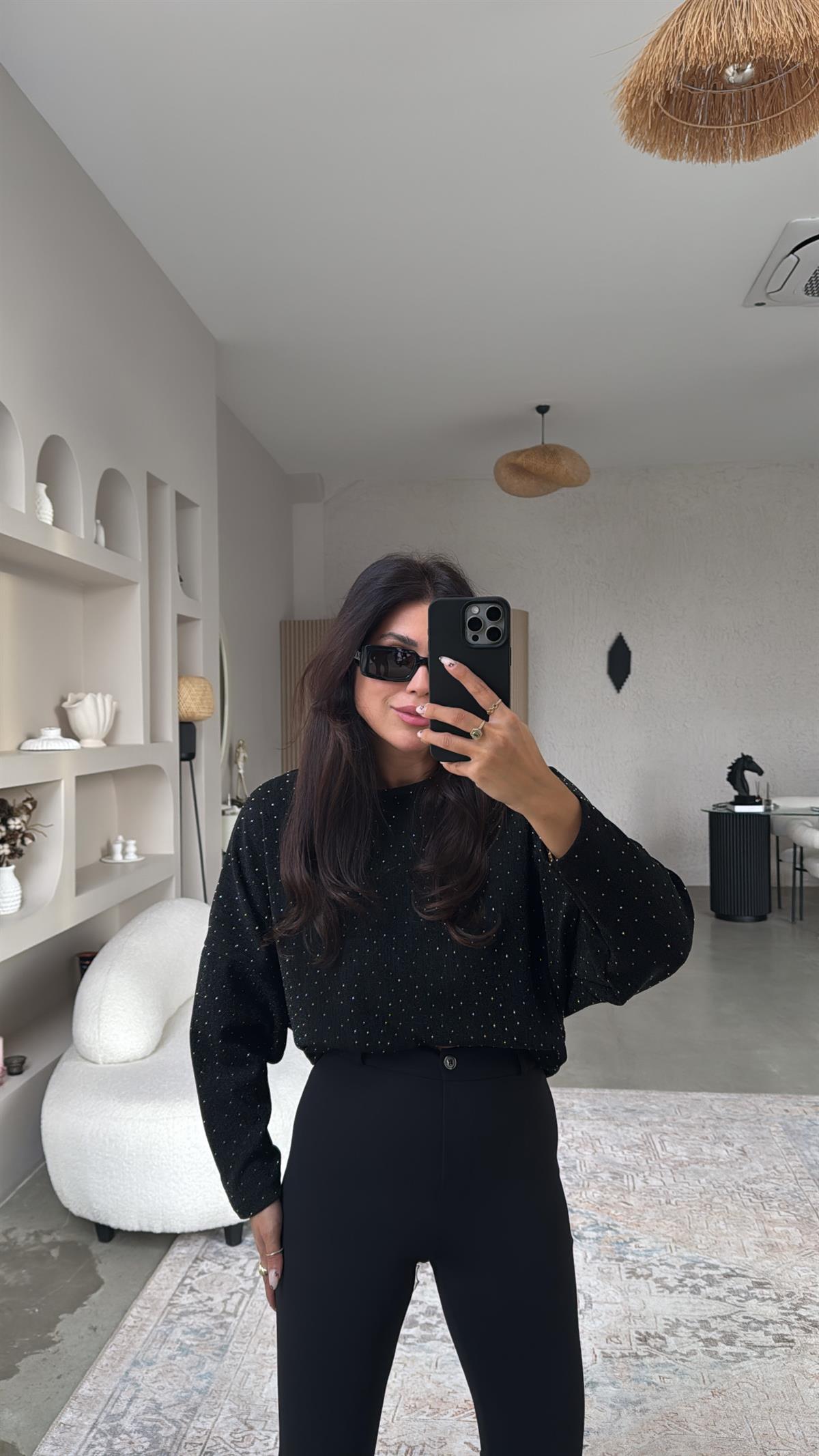 Siyah Yarasa Kol Taşlı Bluz