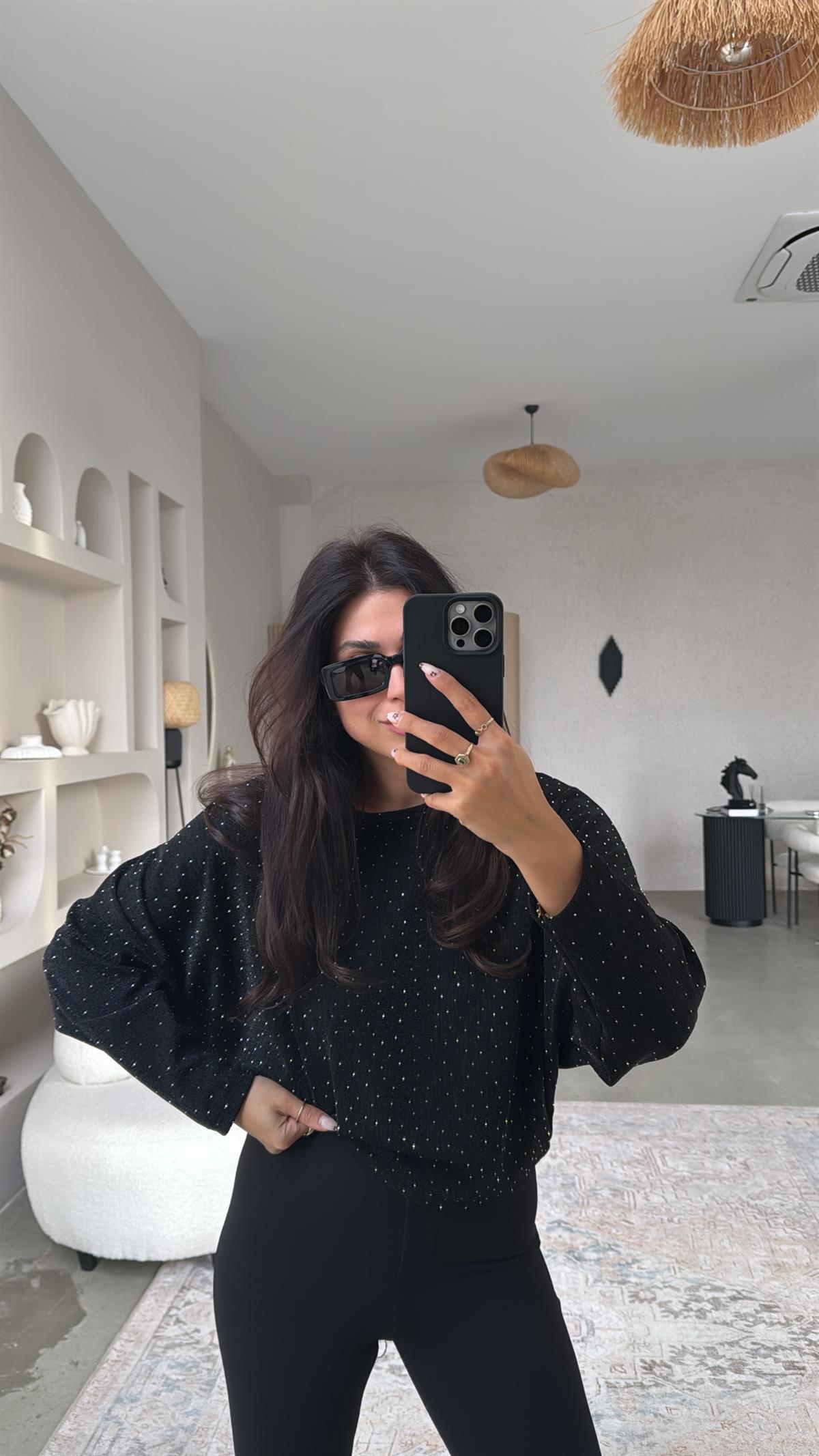 Siyah Yarasa Kol Taşlı Bluz