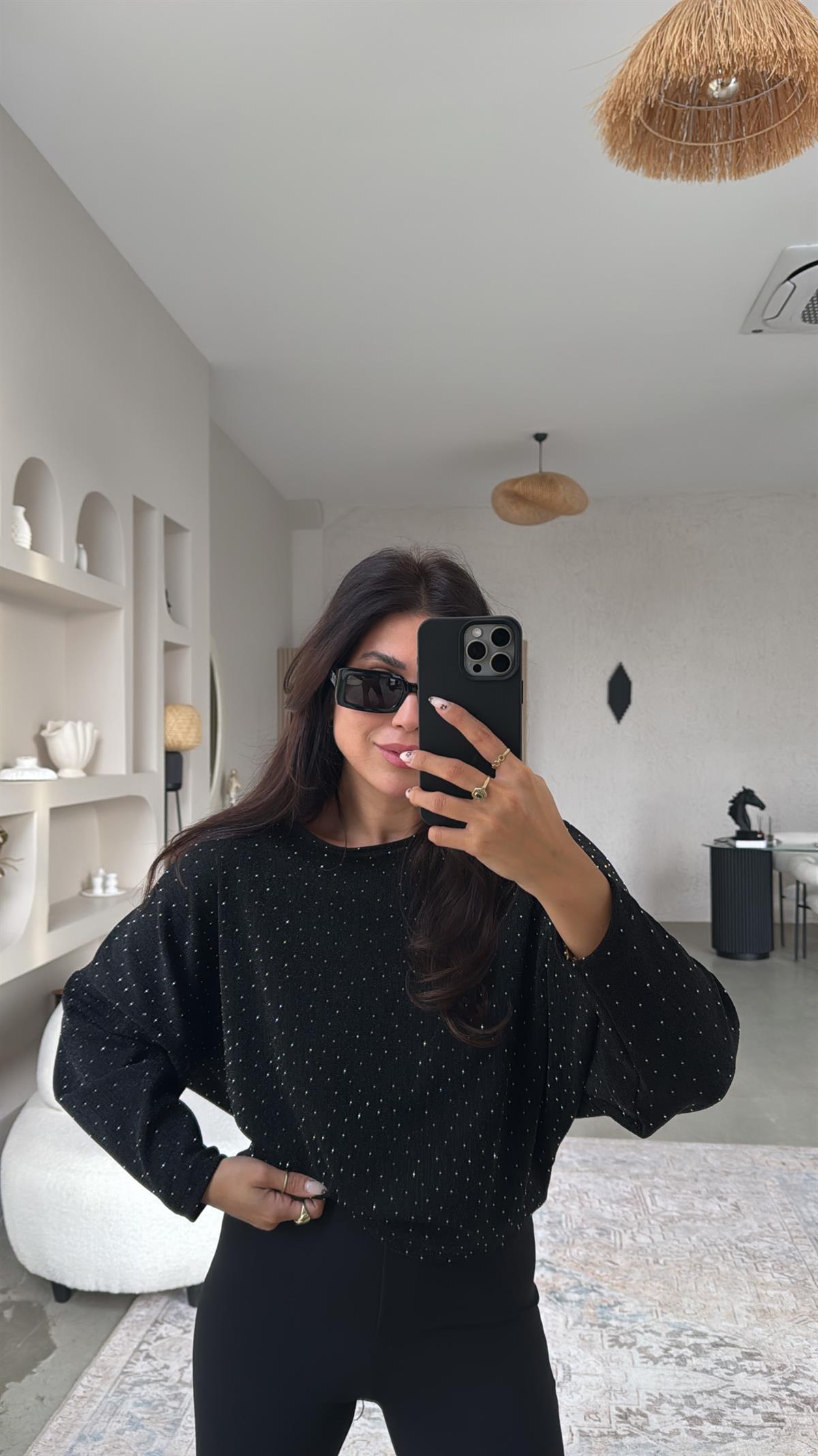 Siyah Yarasa Kol Taşlı Bluz