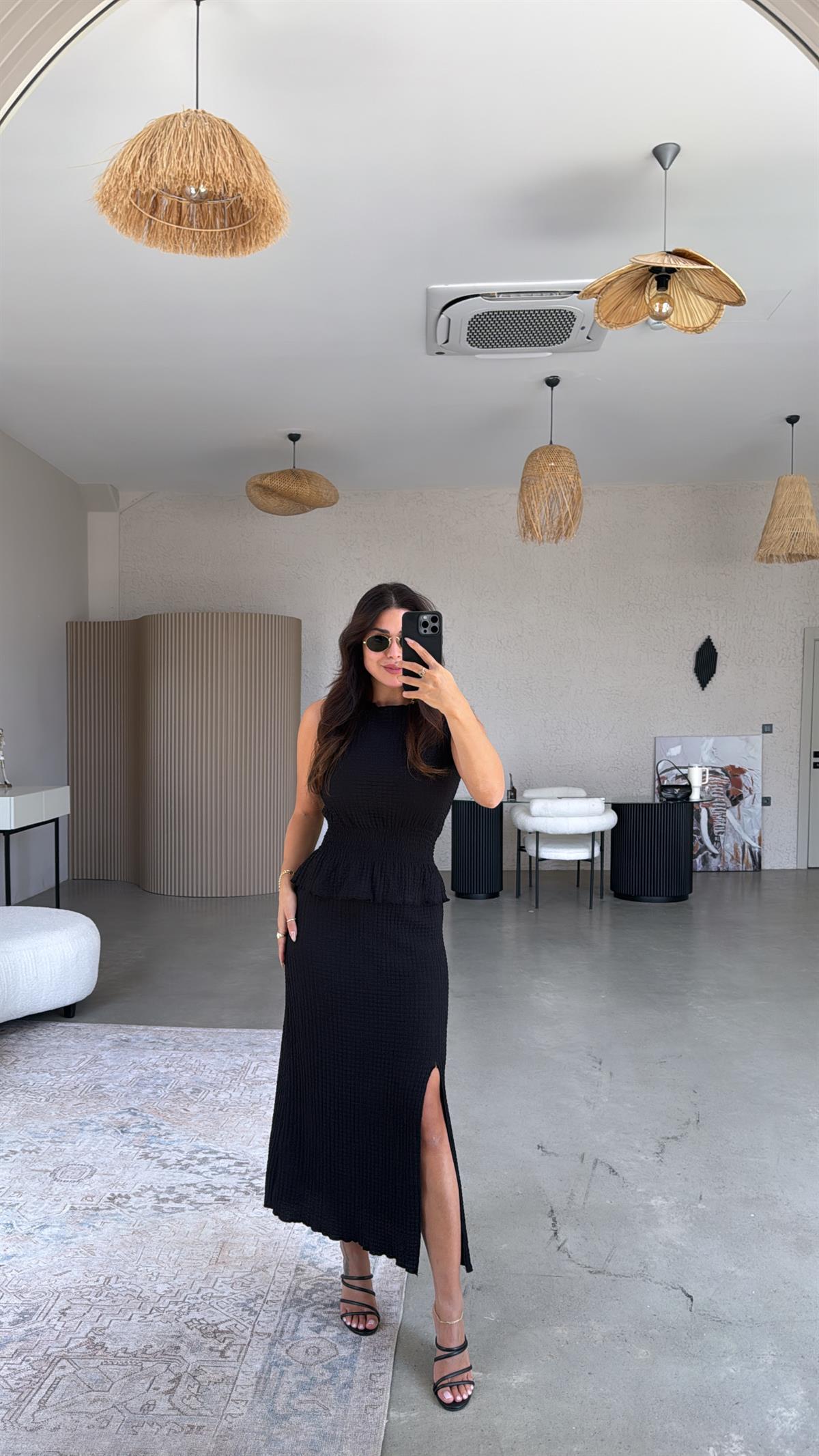 Siyah Yırtmaç Etekli Bluzlu Gofre Takım