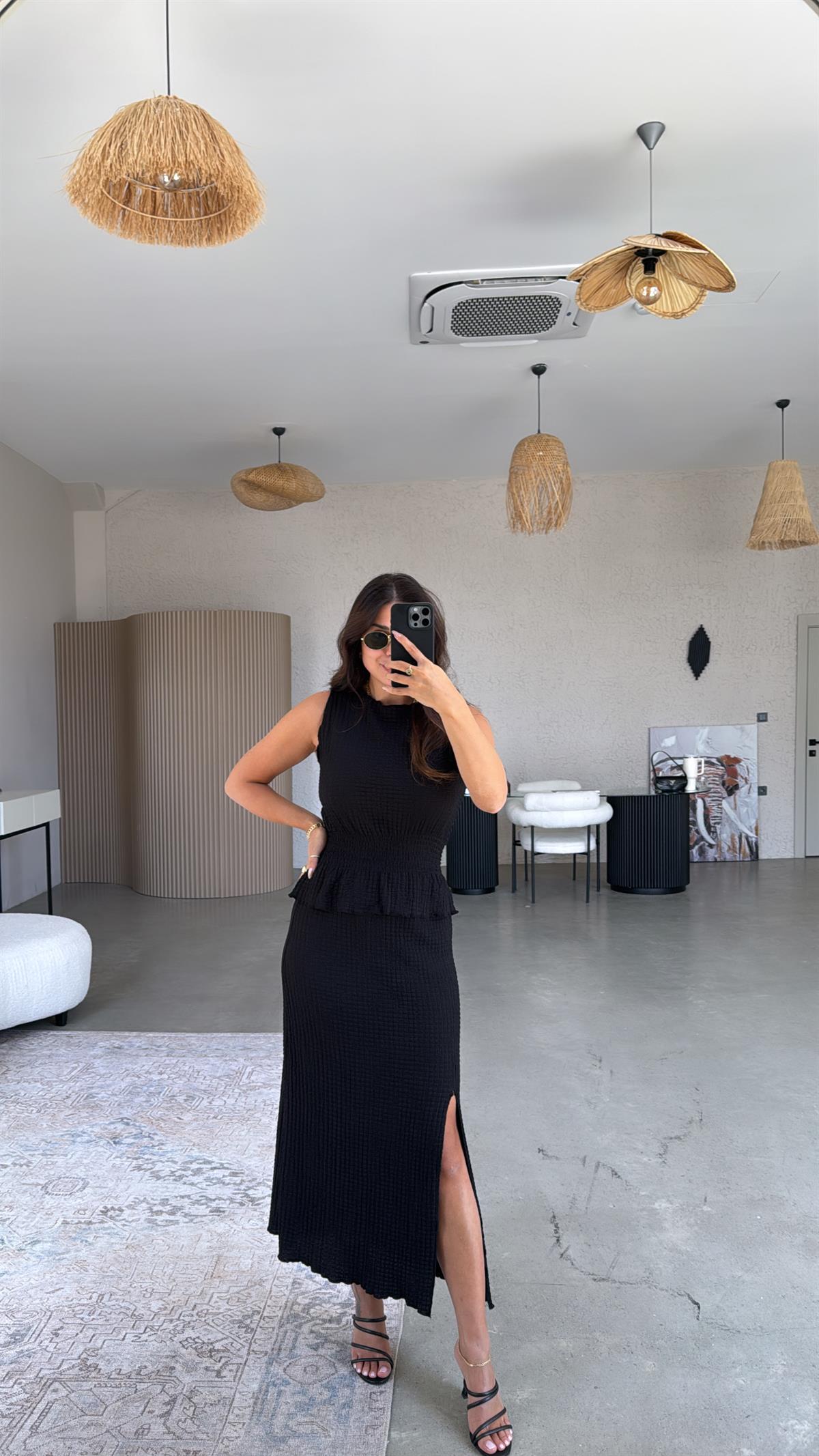 Siyah Yırtmaç Etekli Bluzlu Gofre Takım