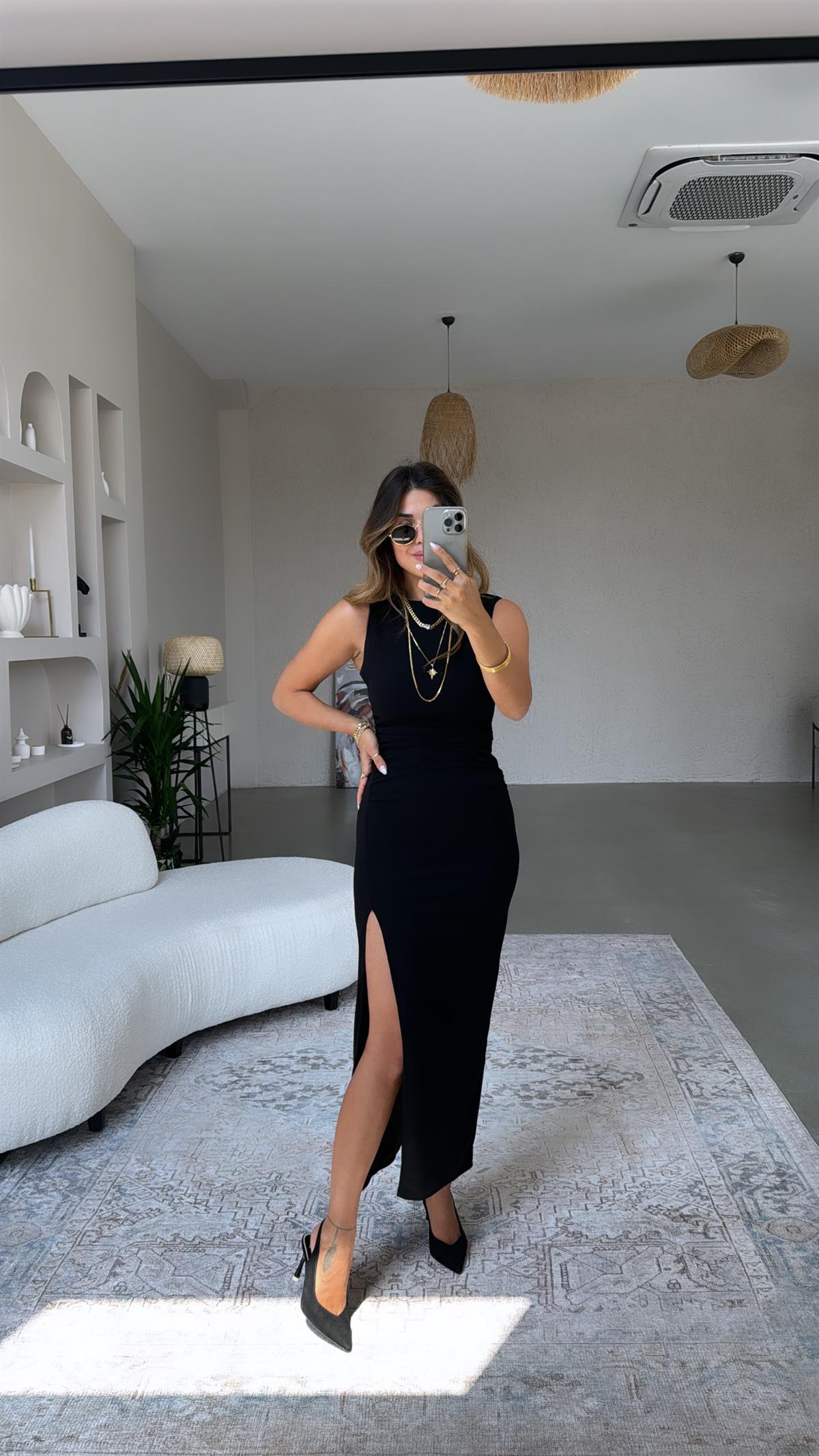 Siyah Yırtmaçlı Brshk Elbise