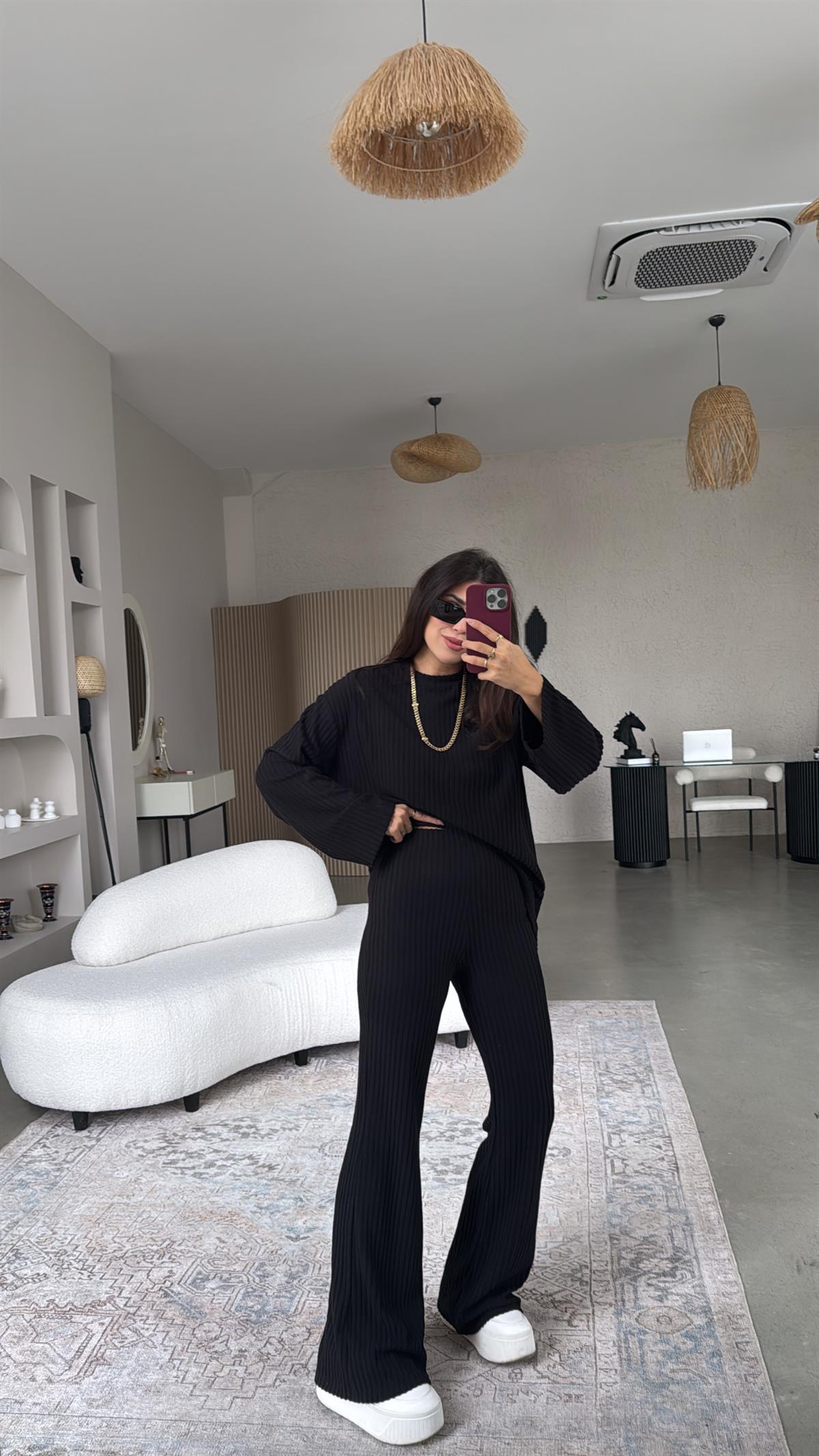 Siyah Yumoş Triko Takım