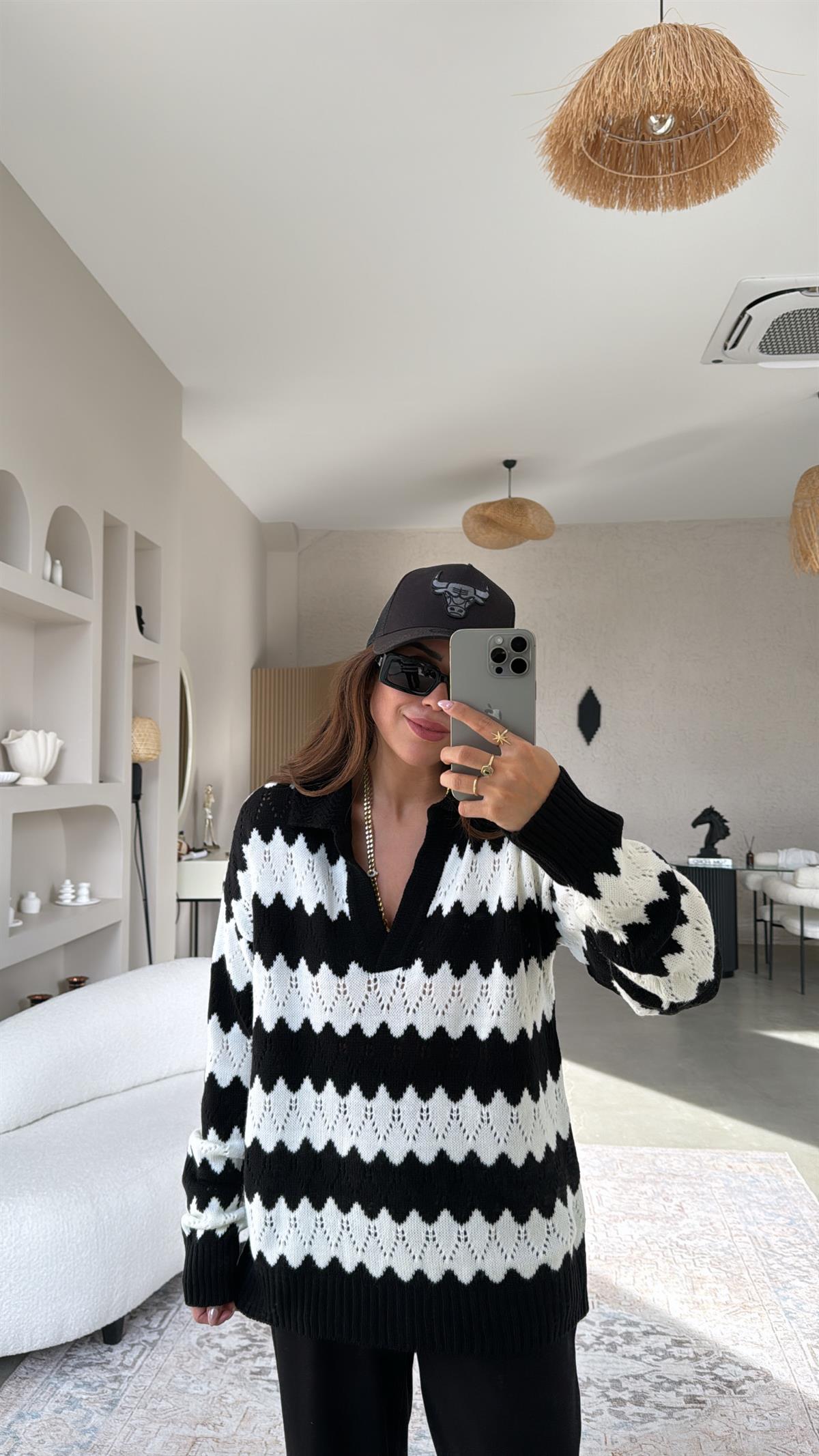 Siyah Zikzak Desenli Triko