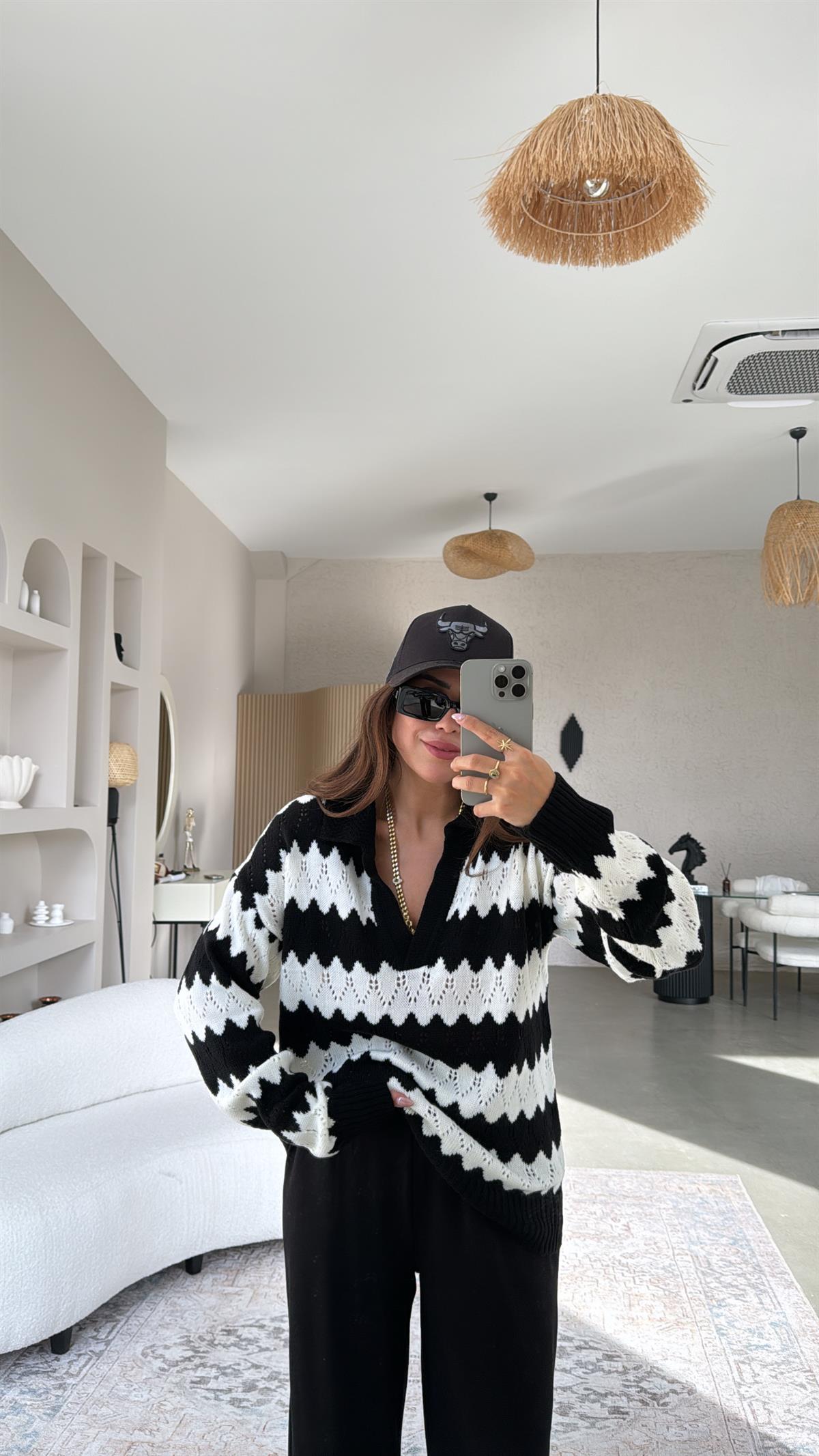 Siyah Zikzak Desenli Triko