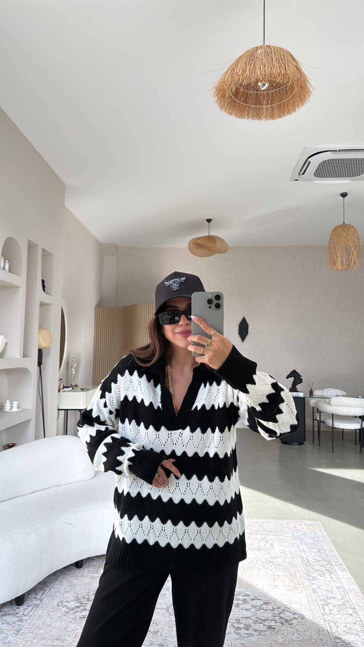 Siyah Zikzak Desenli Triko