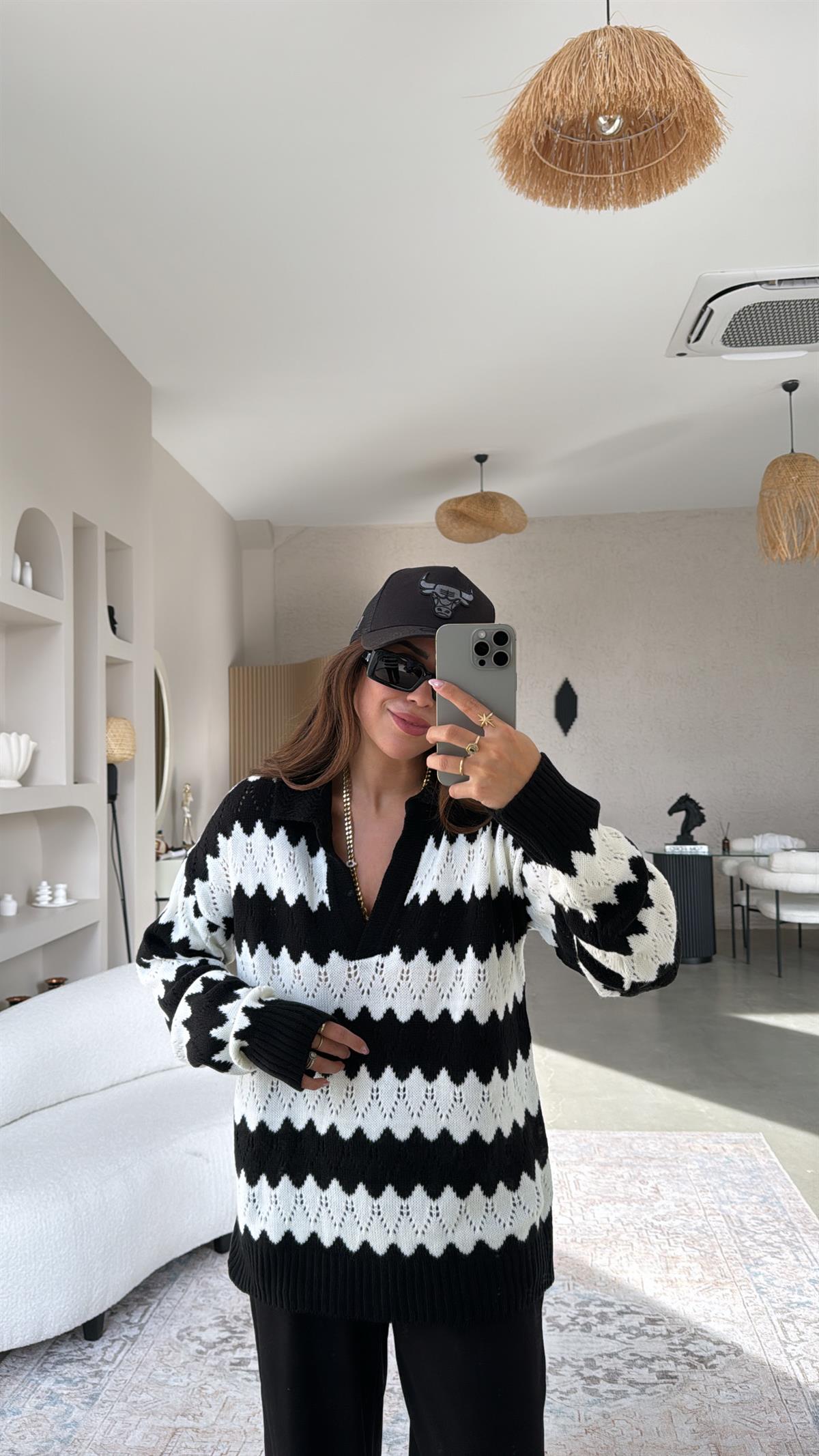 Siyah Zikzak Desenli Triko