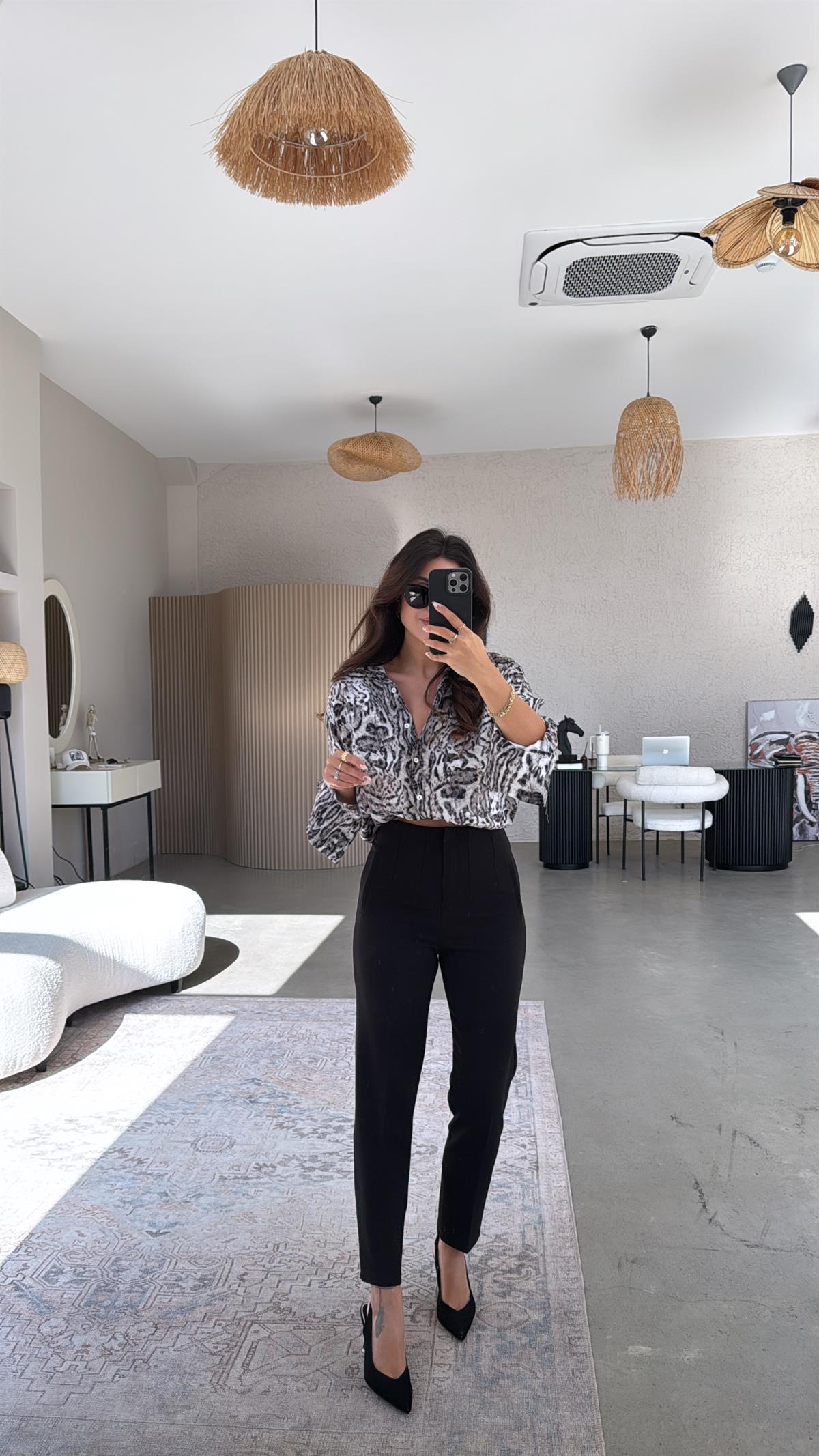 Siyah Zr Model Bel Detaylı Kumaş Pantolon