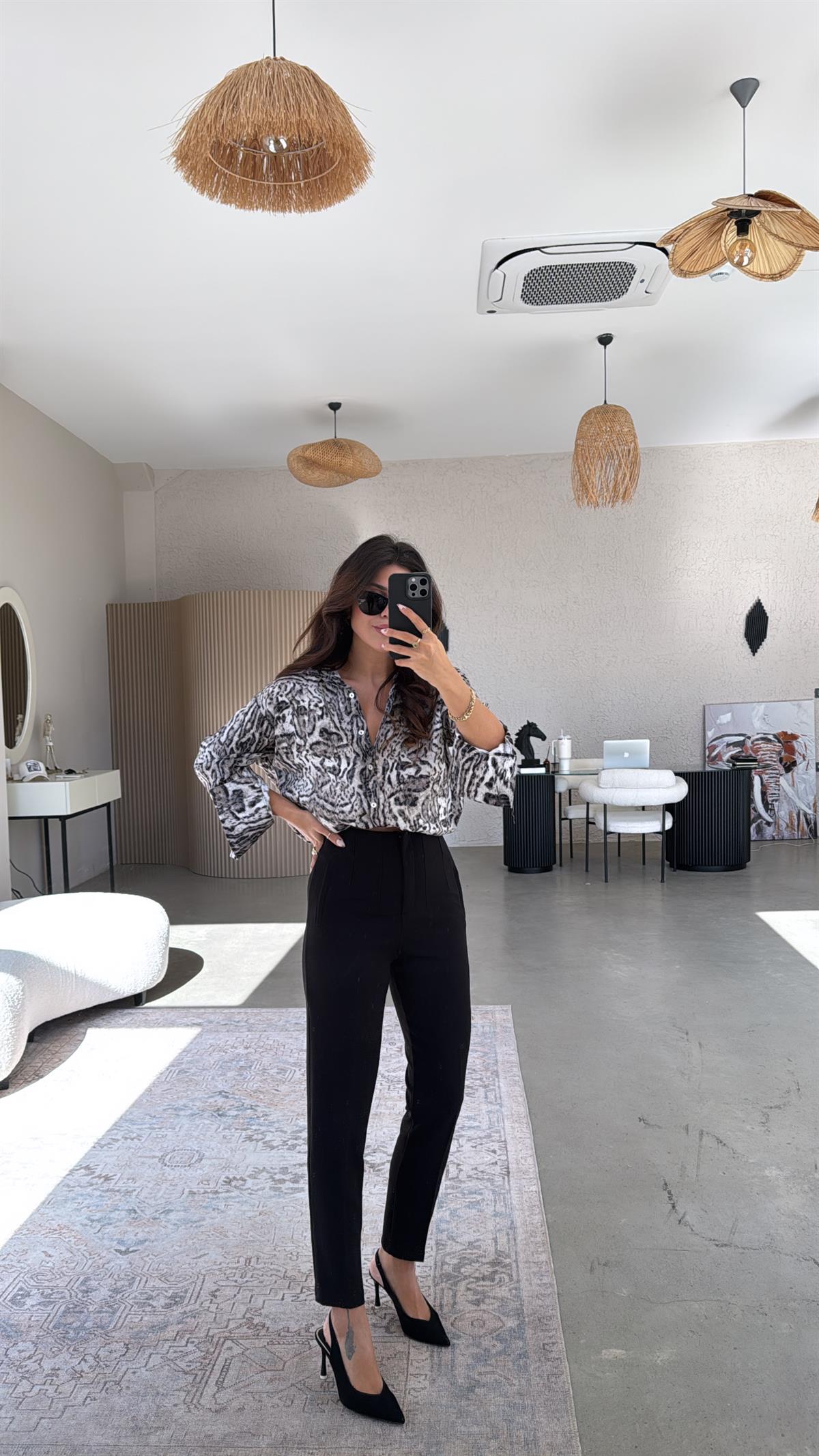 Siyah Zr Model Bel Detaylı Kumaş Pantolon