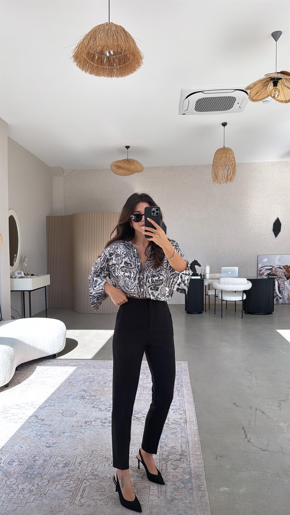 Siyah Zr Model Bel Detaylı Kumaş Pantolon